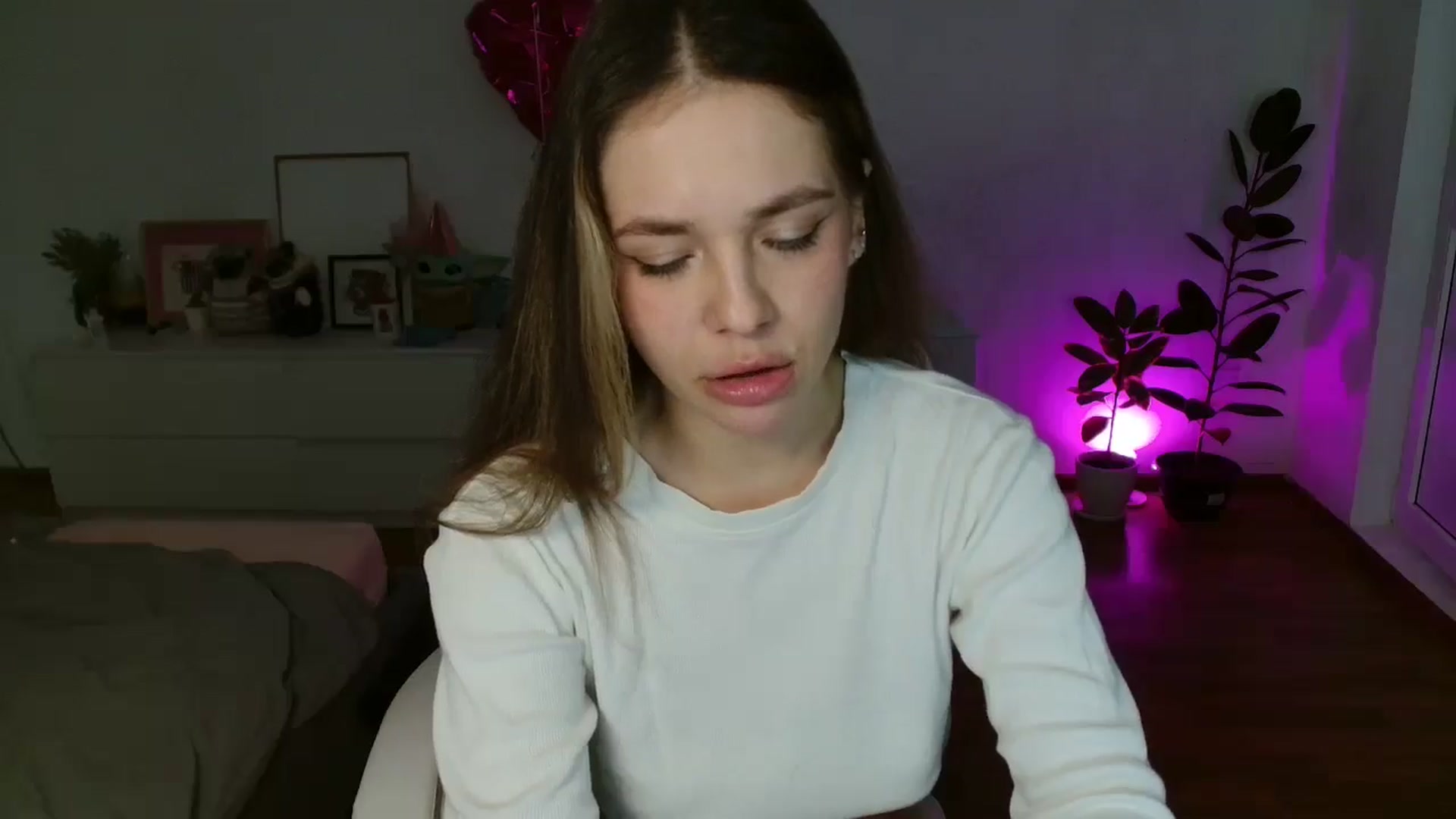 Gallery image thumbnail from FunnyMinni's myfreecams stream on, 02/11/2026, 20:29 image 19 of 20