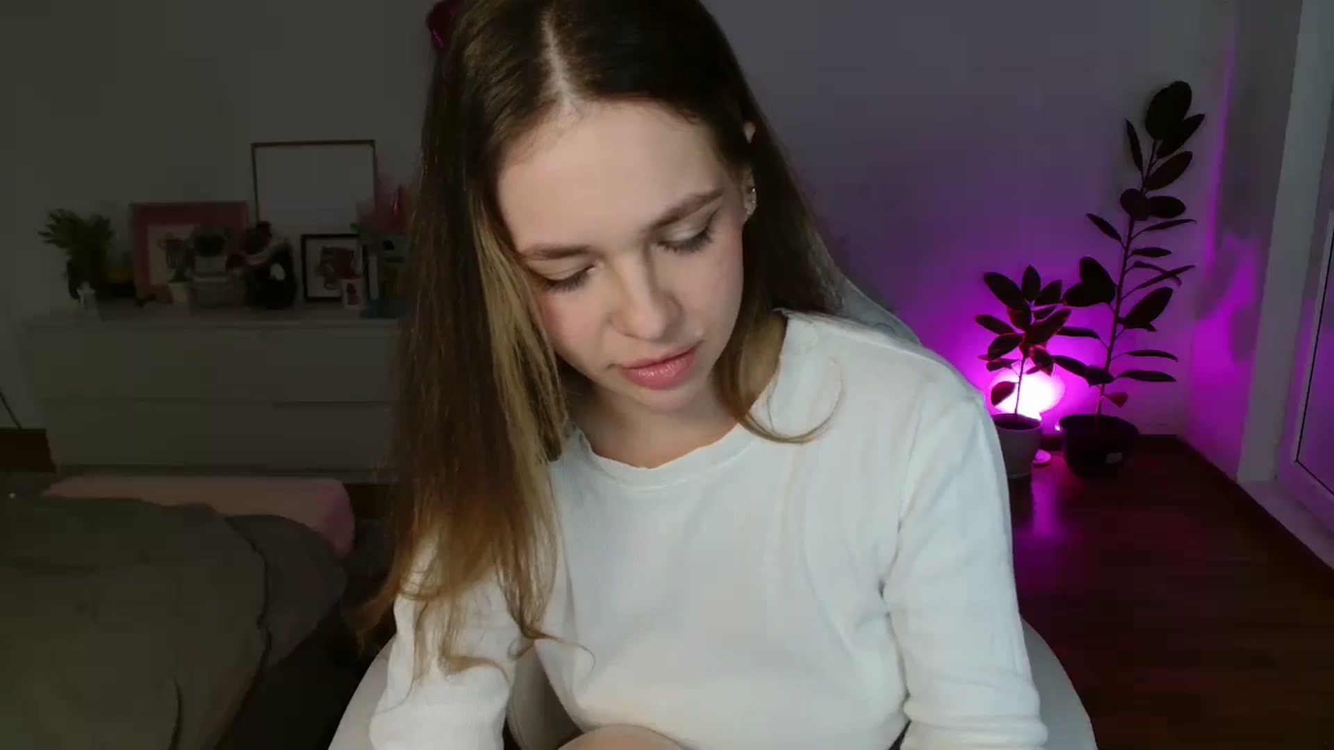 Gallery image thumbnail from FunnyMinni's myfreecams stream on, 02/11/2026, 20:29 image 15 of 20
