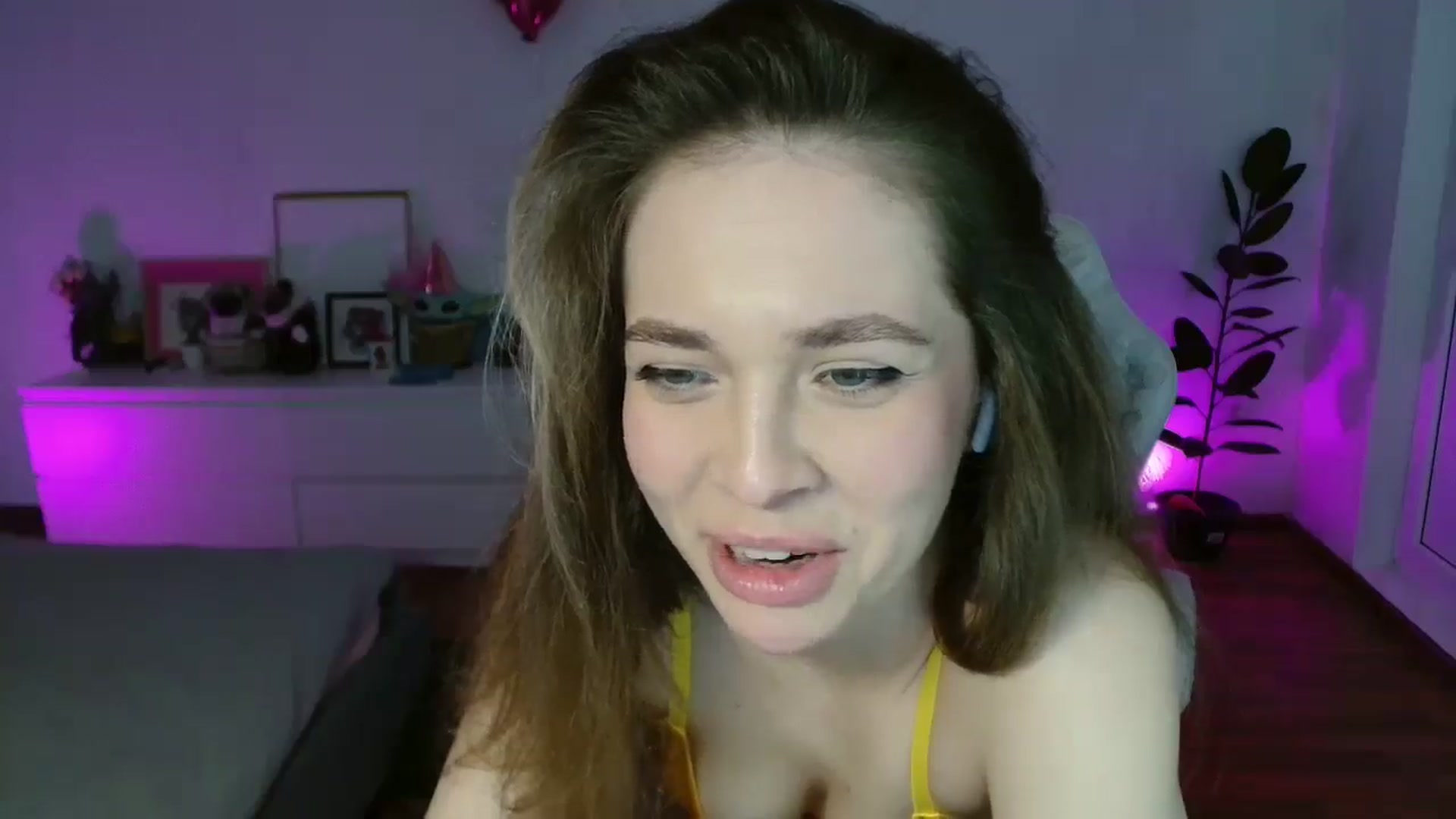 Gallery image thumbnail from FunnyMinni's myfreecams stream on, 02/13/2026, 19:05 image 9 of 20