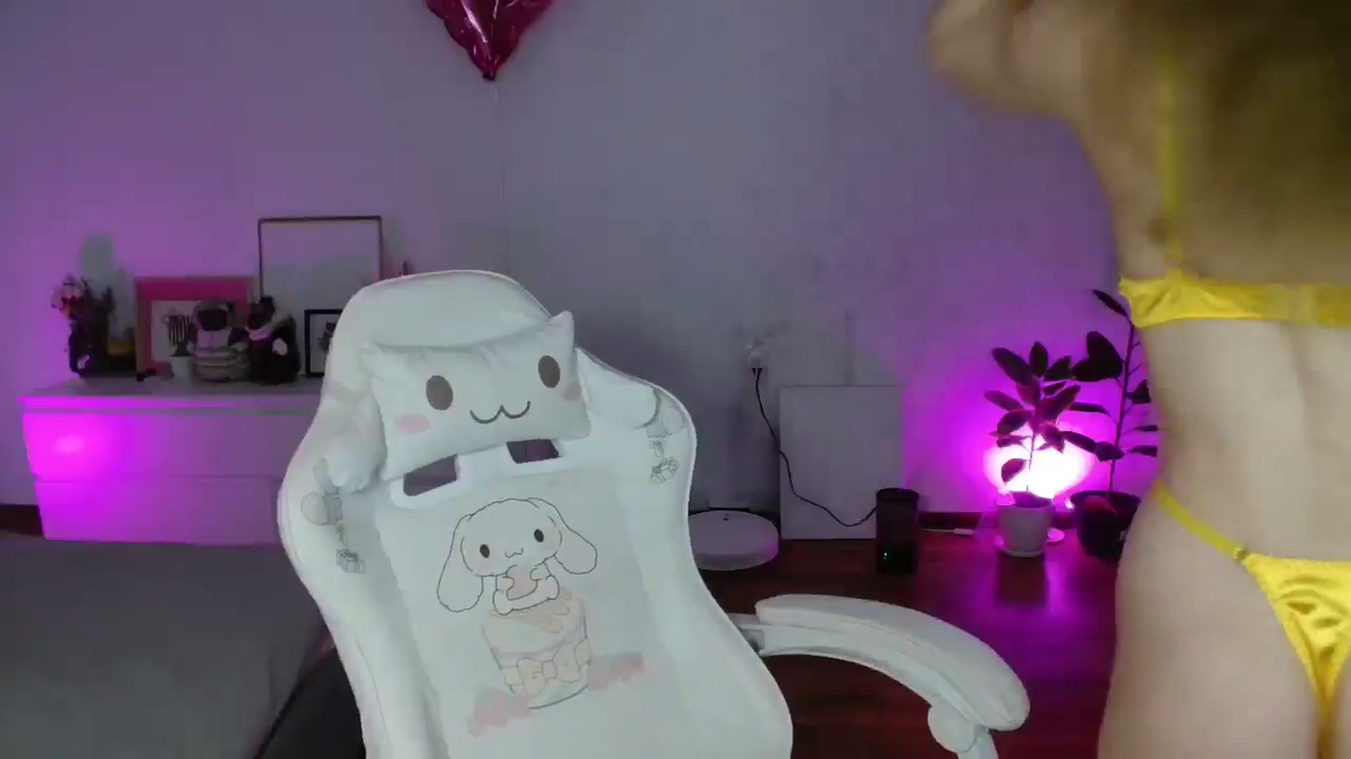 Gallery image thumbnail from FunnyMinni's myfreecams stream on, 02/13/2026, 19:05 image 12 of 20