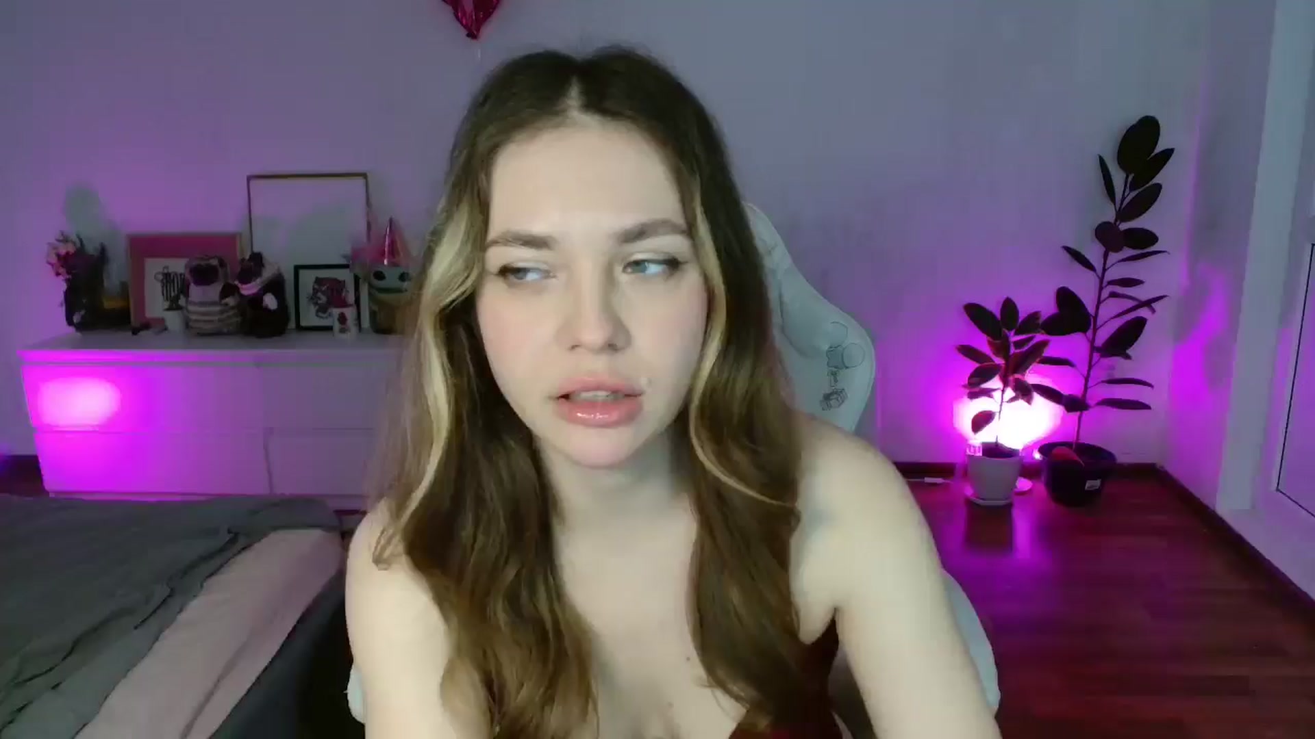 Gallery image thumbnail from FunnyMinni's myfreecams stream on, 02/14/2026, 19:53 image 6 of 20