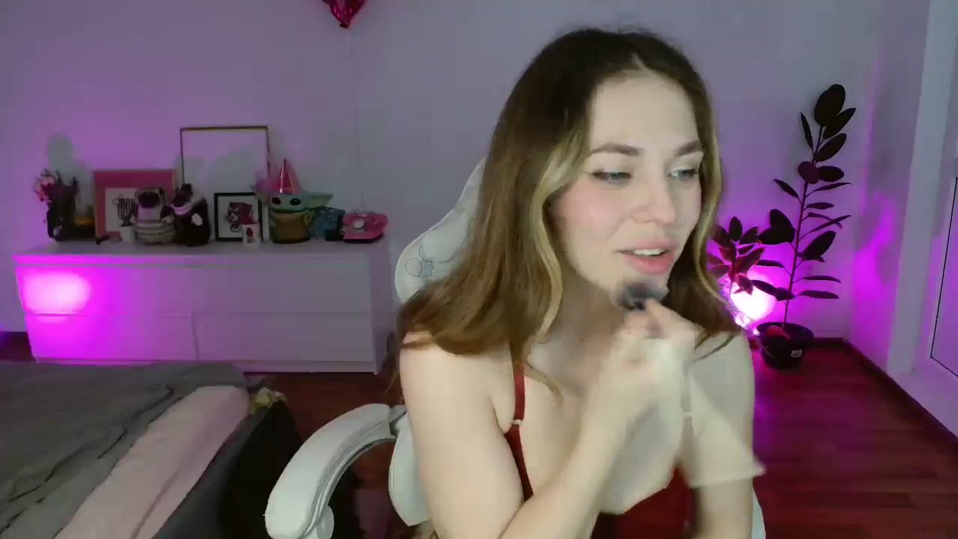 Gallery image thumbnail from FunnyMinni's myfreecams stream on, 02/14/2026, 19:53 image 4 of 20