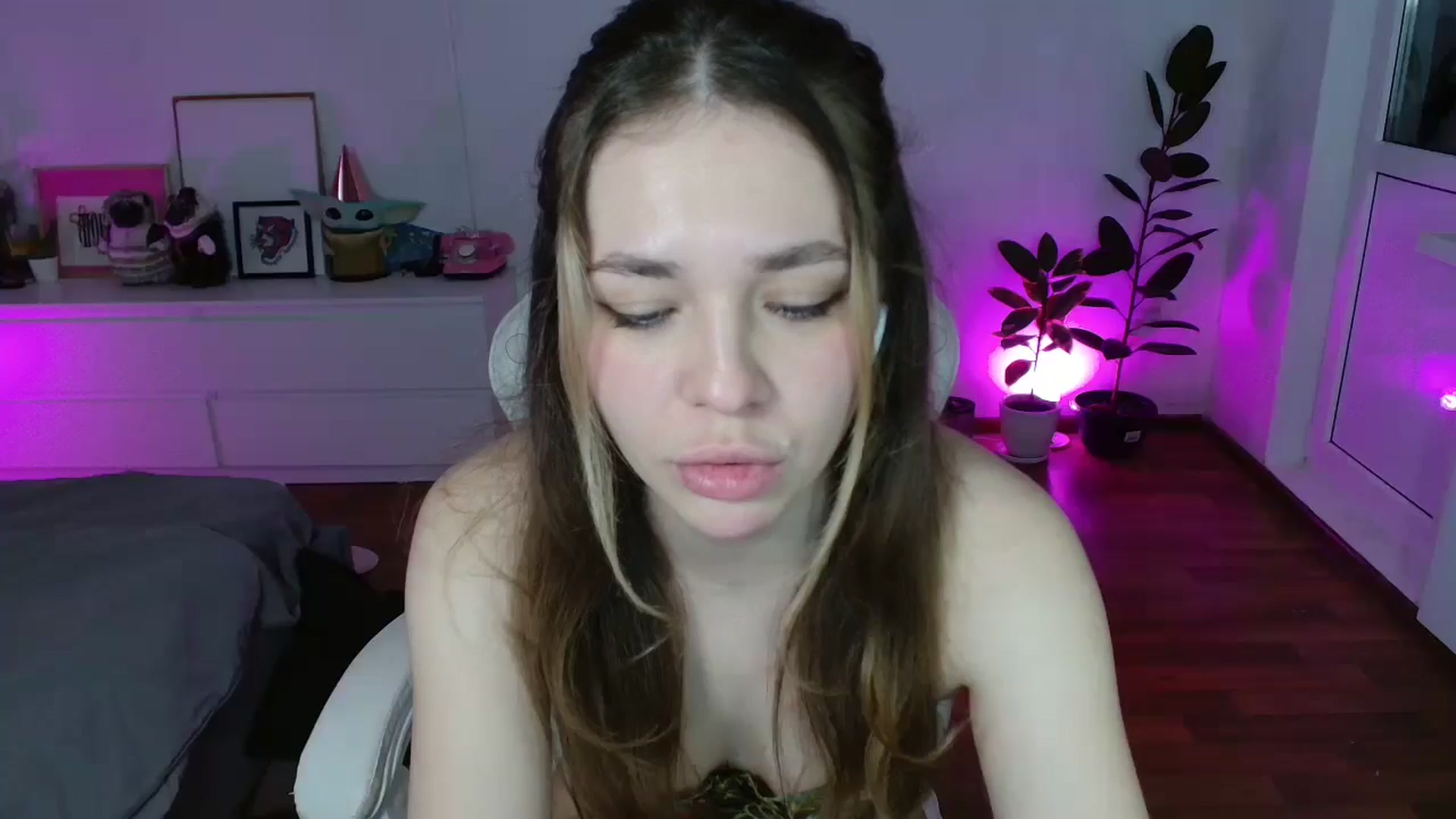 Gallery image thumbnail from FunnyMinni's myfreecams stream on, 02/17/2026, 20:32 image 10 of 20