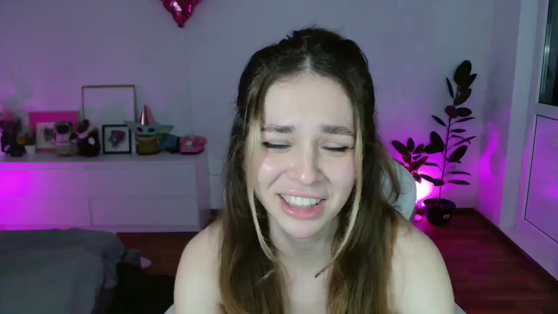 Gallery image thumbnail from FunnyMinni's myfreecams stream on, 02/17/2026, 20:32 image 19 of 20