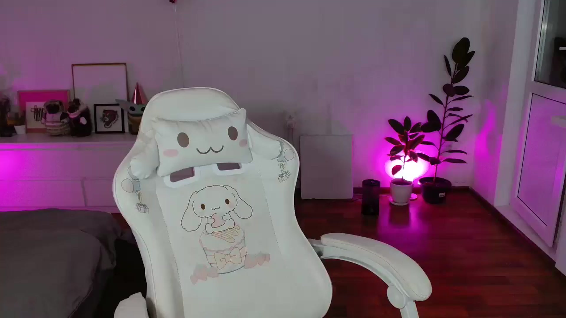 Gallery image thumbnail from FunnyMinni's myfreecams stream on, 02/17/2026, 20:32 image 7 of 20