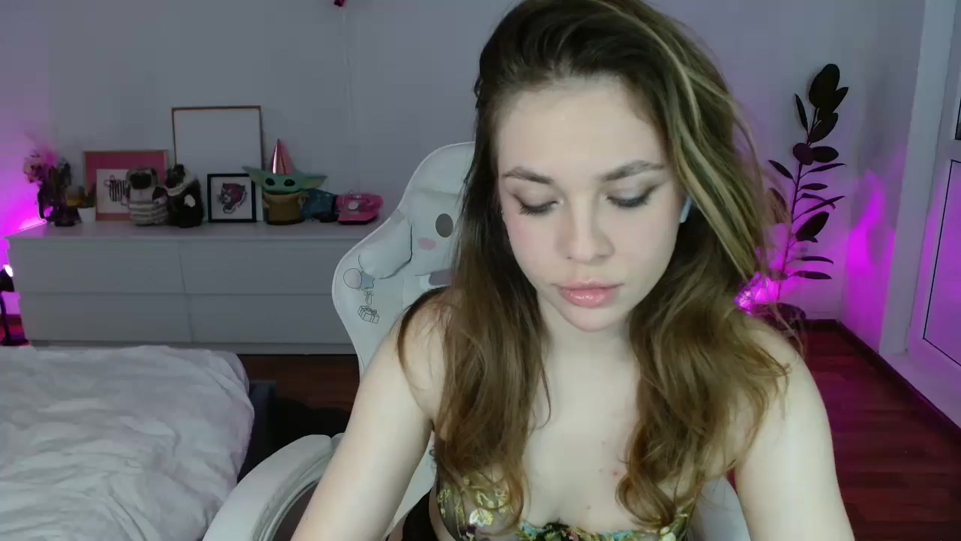 Gallery image thumbnail from FunnyMinni's myfreecams stream on, 02/19/2026, 19:15 image 10 of 20