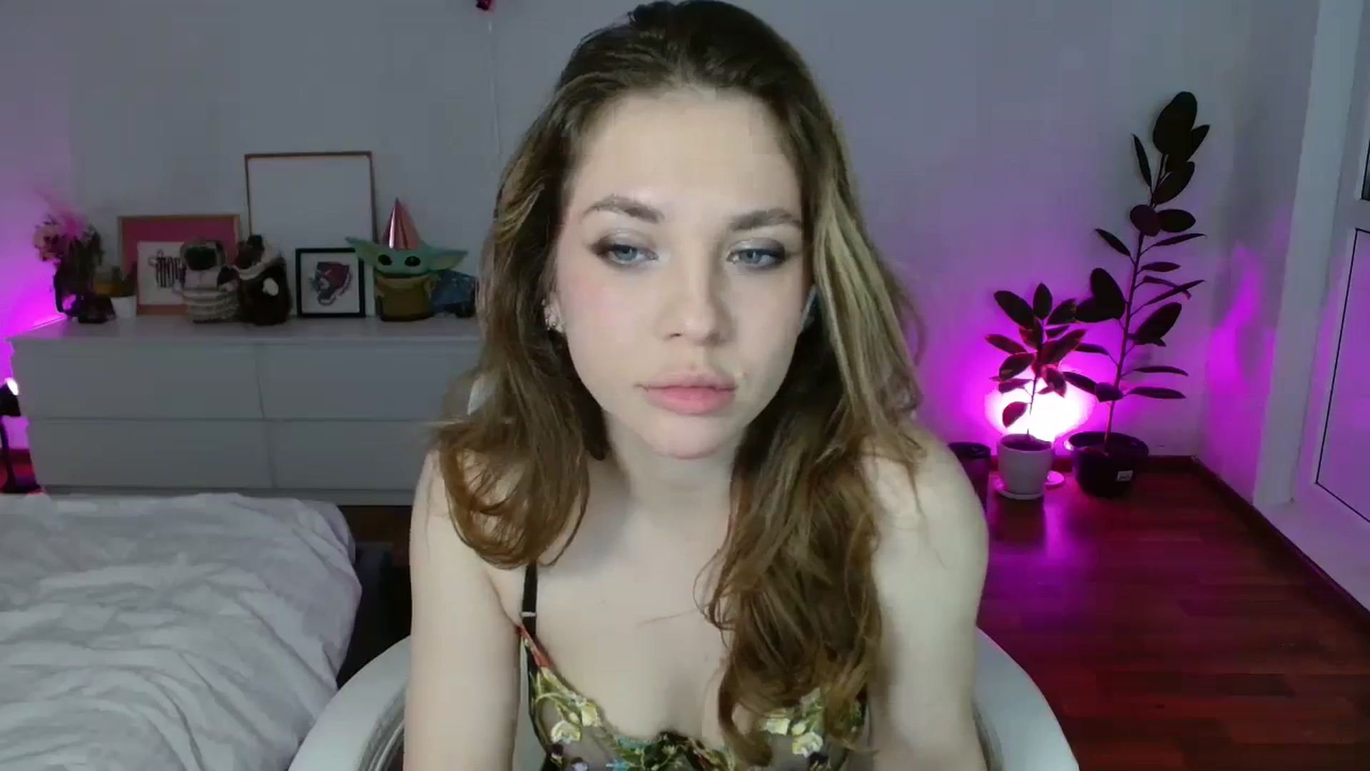 Gallery image thumbnail from FunnyMinni's myfreecams stream on, 02/19/2026, 19:15 image 6 of 20