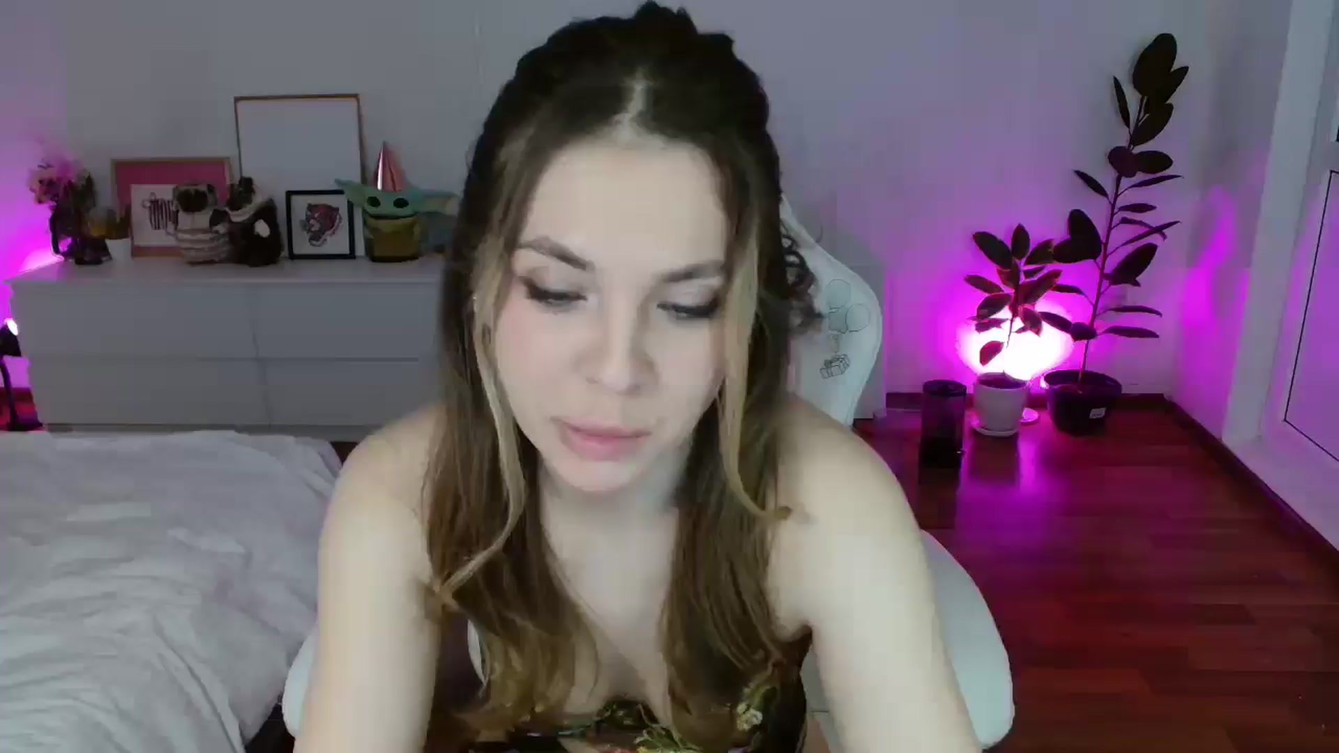 Gallery image thumbnail from FunnyMinni's myfreecams stream on, 02/19/2026, 19:45 image 1 of 20