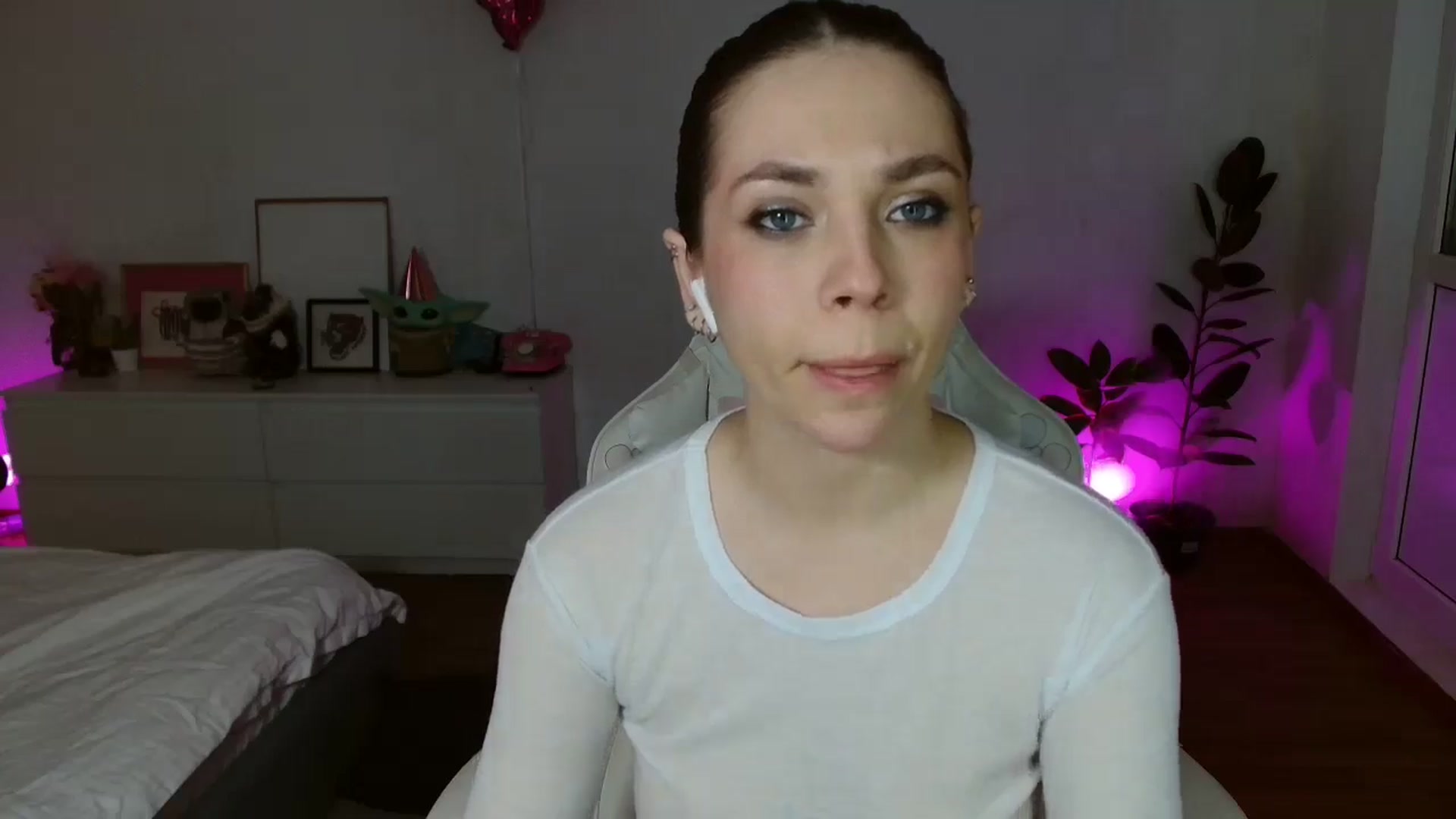 Gallery image thumbnail from FunnyMinni's myfreecams stream on, 02/21/2026, 21:19 image 17 of 20