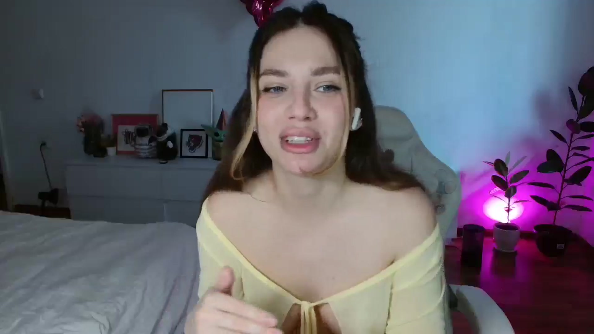 Gallery image thumbnail from FunnyMinni's myfreecams stream on, 02/25/2026, 07:32 image 6 of 20