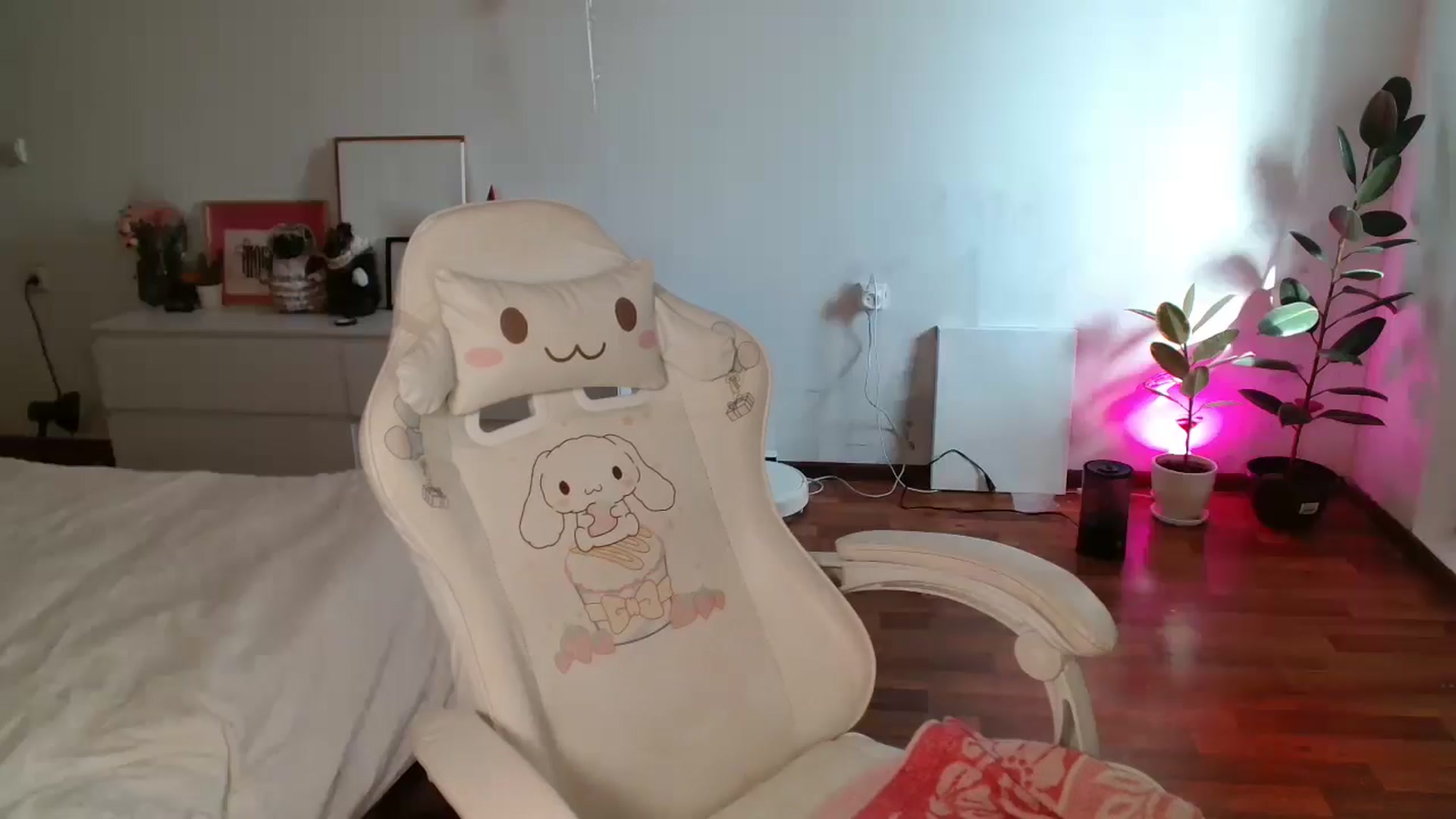 Gallery image thumbnail from FunnyMinni's myfreecams stream on, 02/25/2026, 07:44 image 17 of 20
