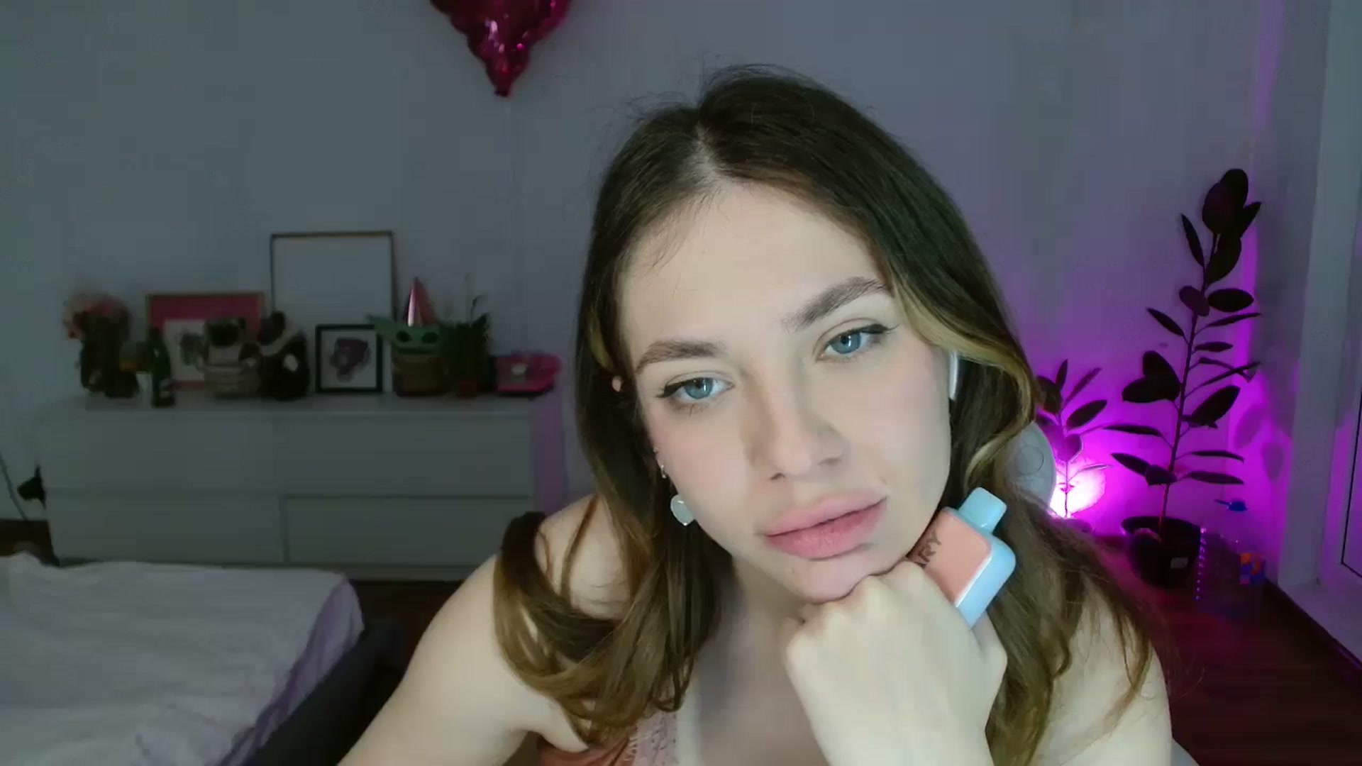 Gallery image thumbnail from FunnyMinni's myfreecams stream on, 02/28/2026, 19:13 image 4 of 20