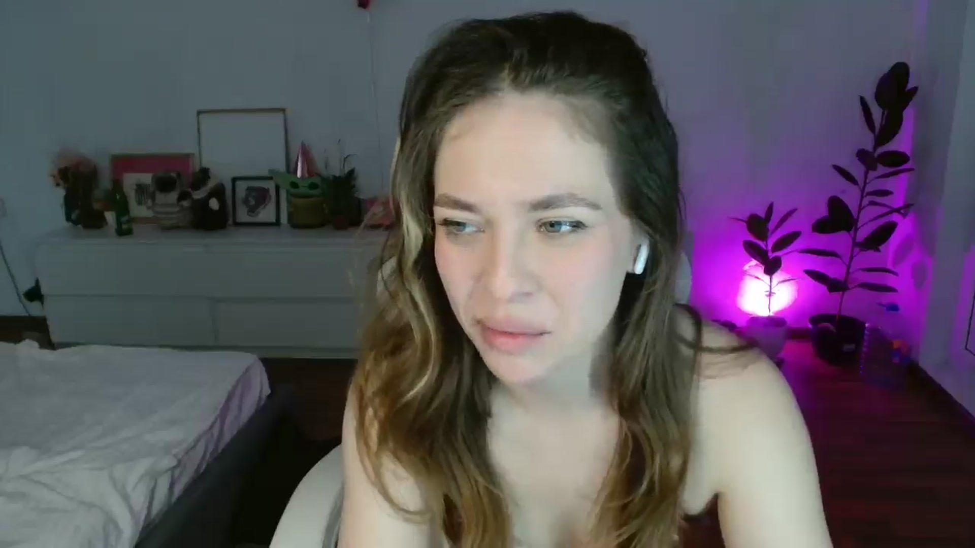 Gallery image thumbnail from FunnyMinni's myfreecams stream on, 02/28/2026, 19:13 image 16 of 20