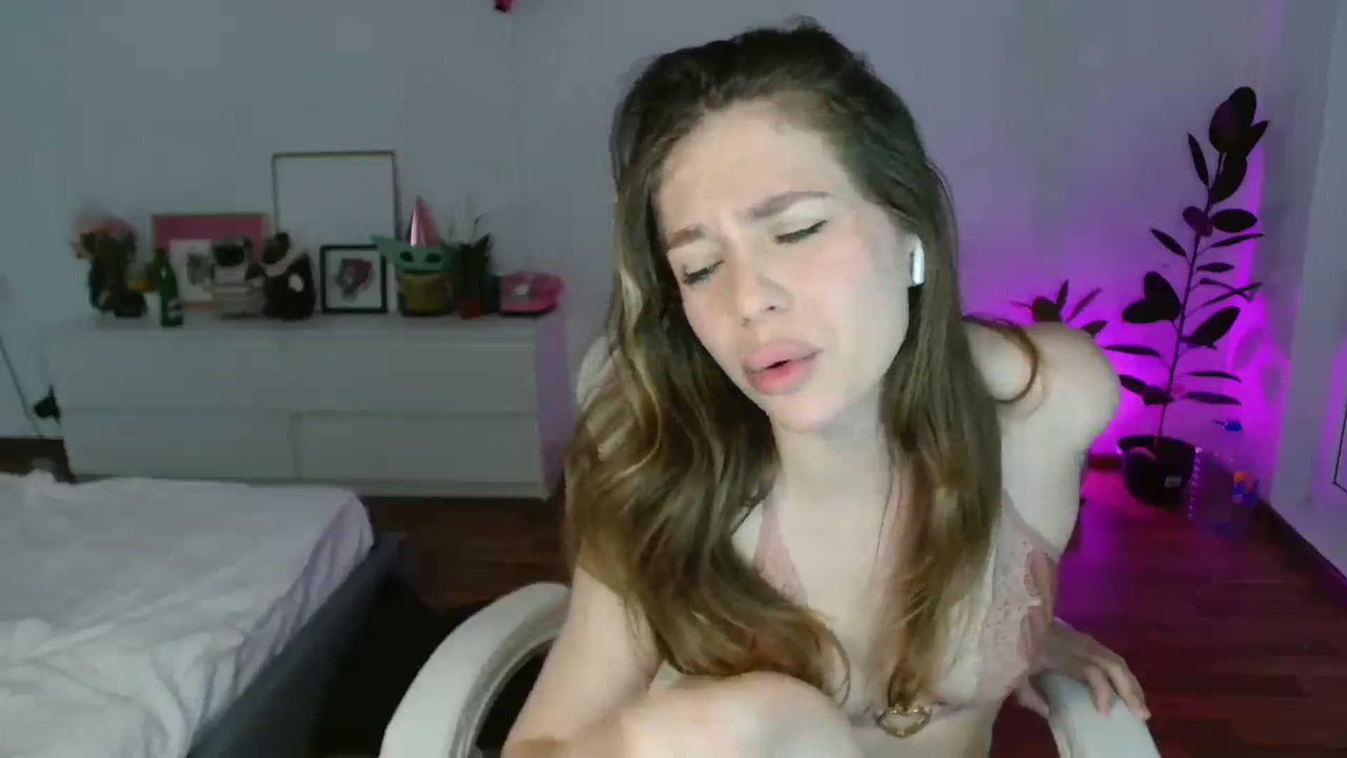 Gallery image thumbnail from FunnyMinni's myfreecams stream on, 02/28/2026, 19:13 image 14 of 20