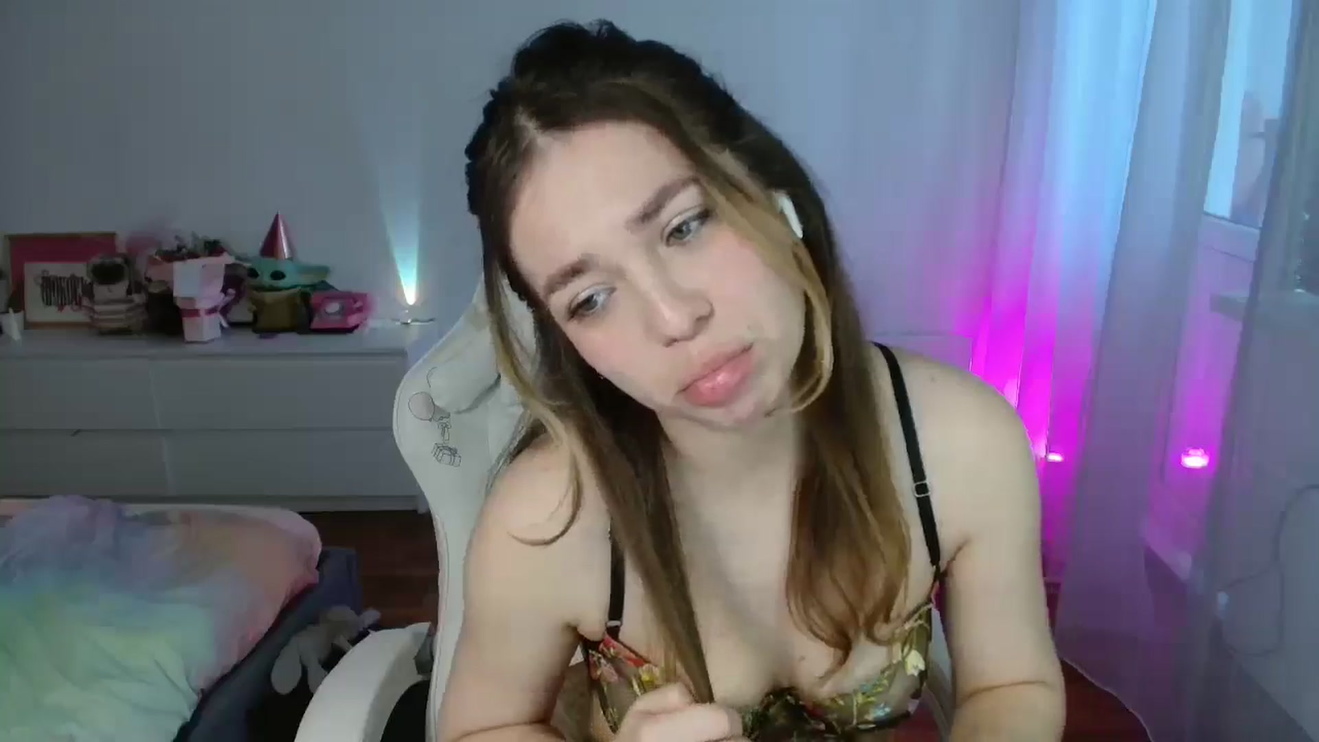 Gallery image thumbnail from FunnyMinni's myfreecams stream on, 03/21/2026, 08:33 image 6 of 20