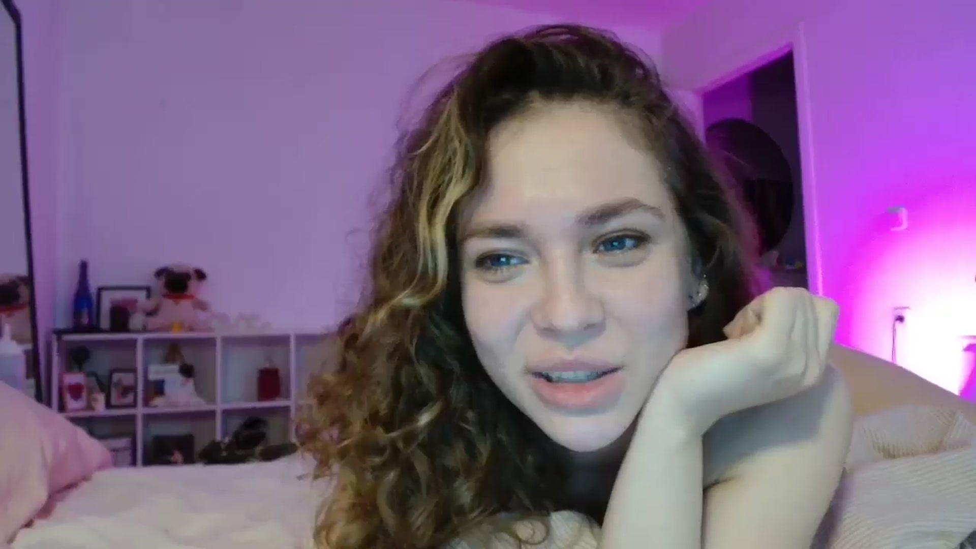 Gallery image thumbnail from FunnyMinni's myfreecams stream on, 04/05/2026, 05:42 image 17 of 20
