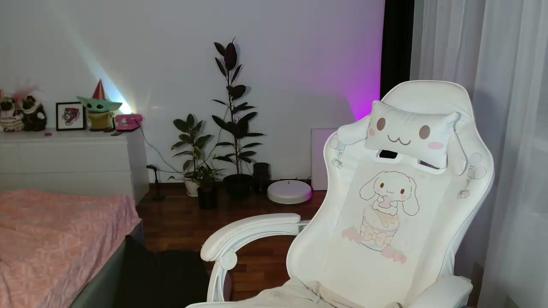 Gallery image thumbnail from FunnyMinni's myfreecams stream on, 04/25/2026, 20:56 image 13 of 20