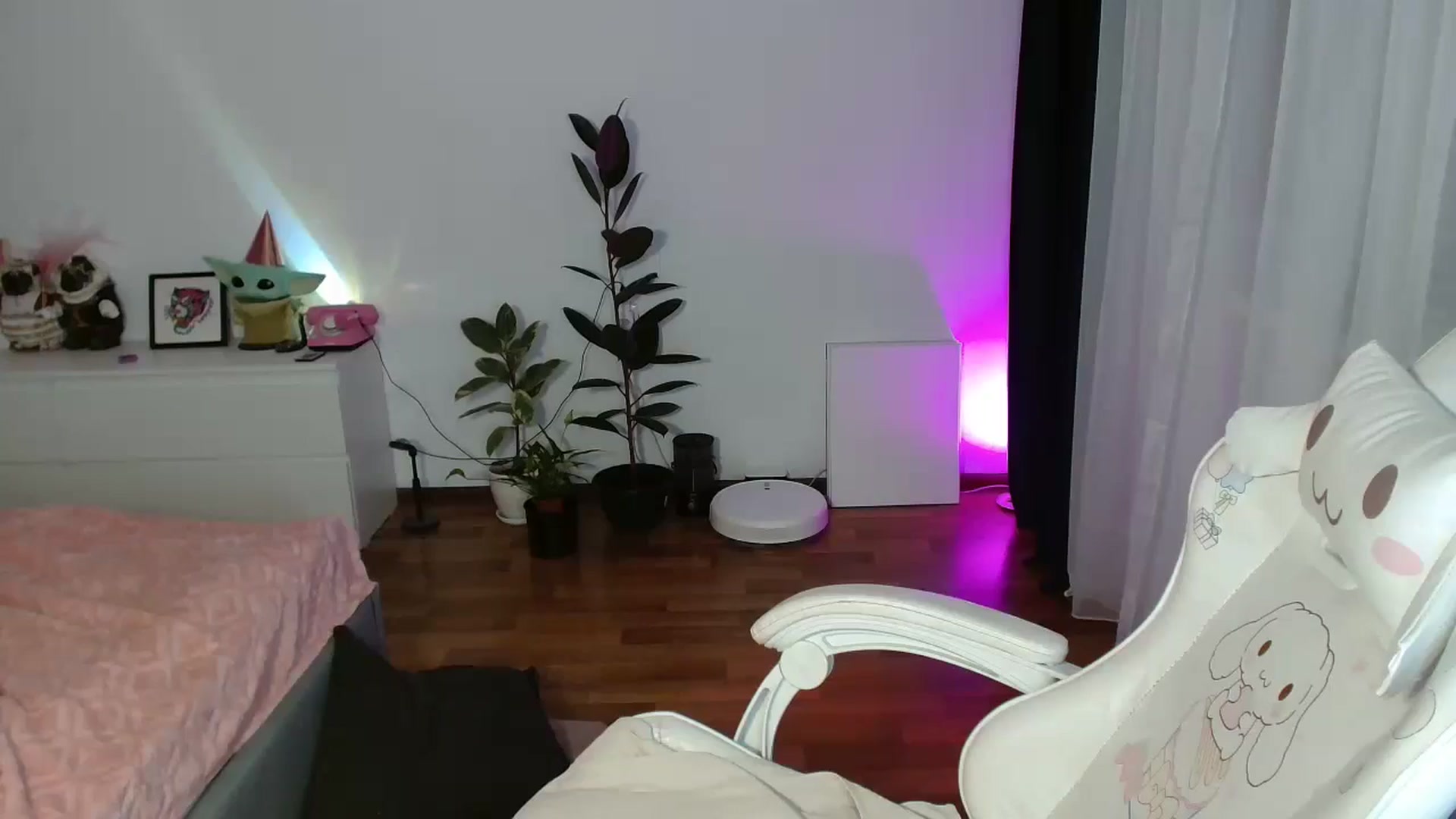 Gallery image thumbnail from FunnyMinni's myfreecams stream on, 04/25/2026, 20:56 image 15 of 20