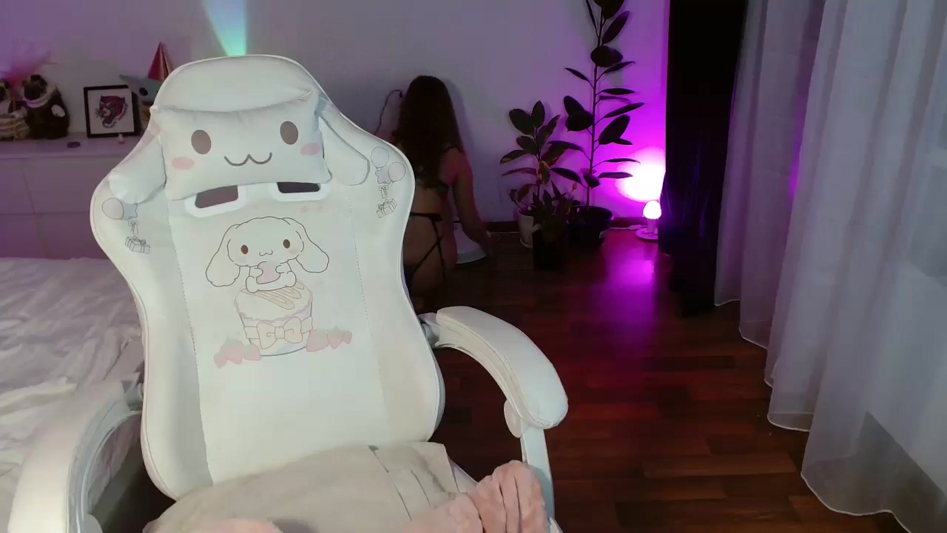 Gallery image thumbnail from FunnyMinni's myfreecams stream on, 04/26/2026, 20:32 image 9 of 20