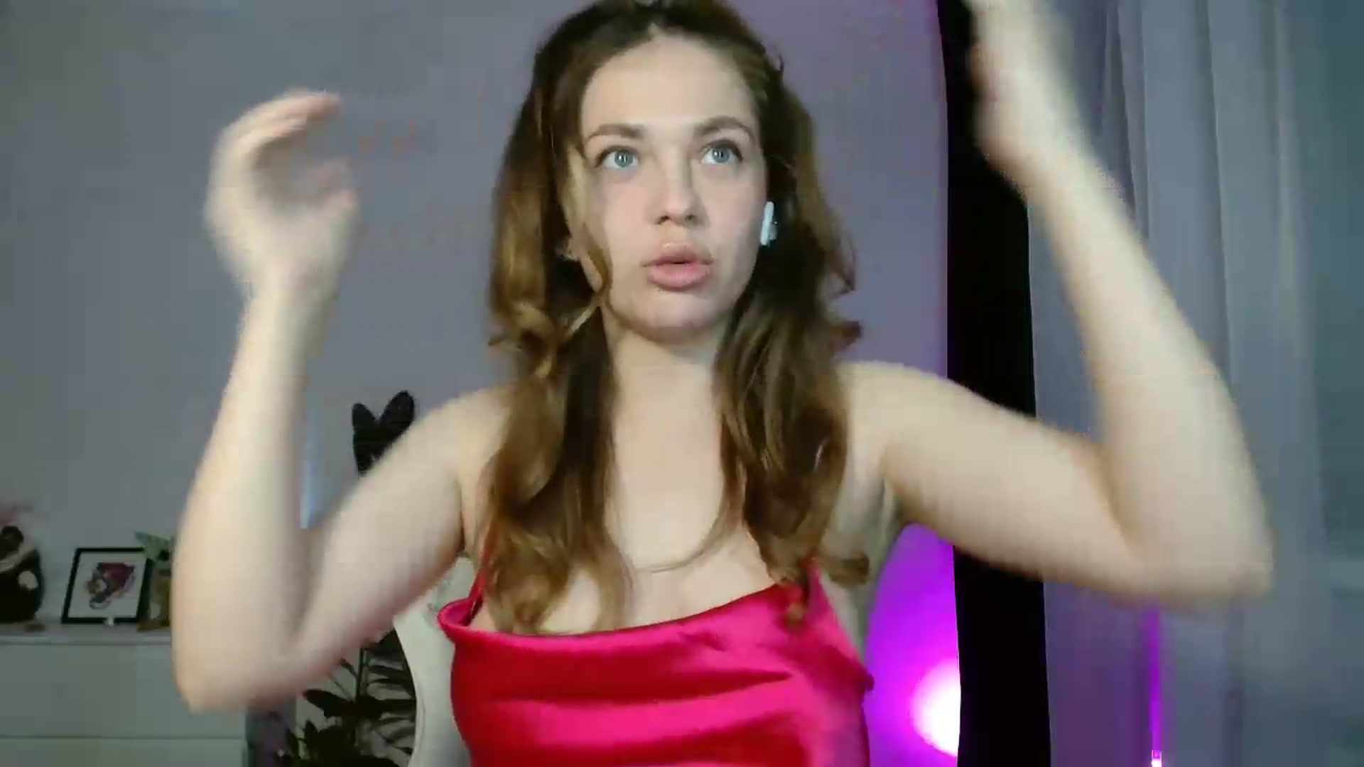 Gallery image thumbnail from FunnyMinni's myfreecams stream on, 05/05/2026, 21:16 image 6 of 20