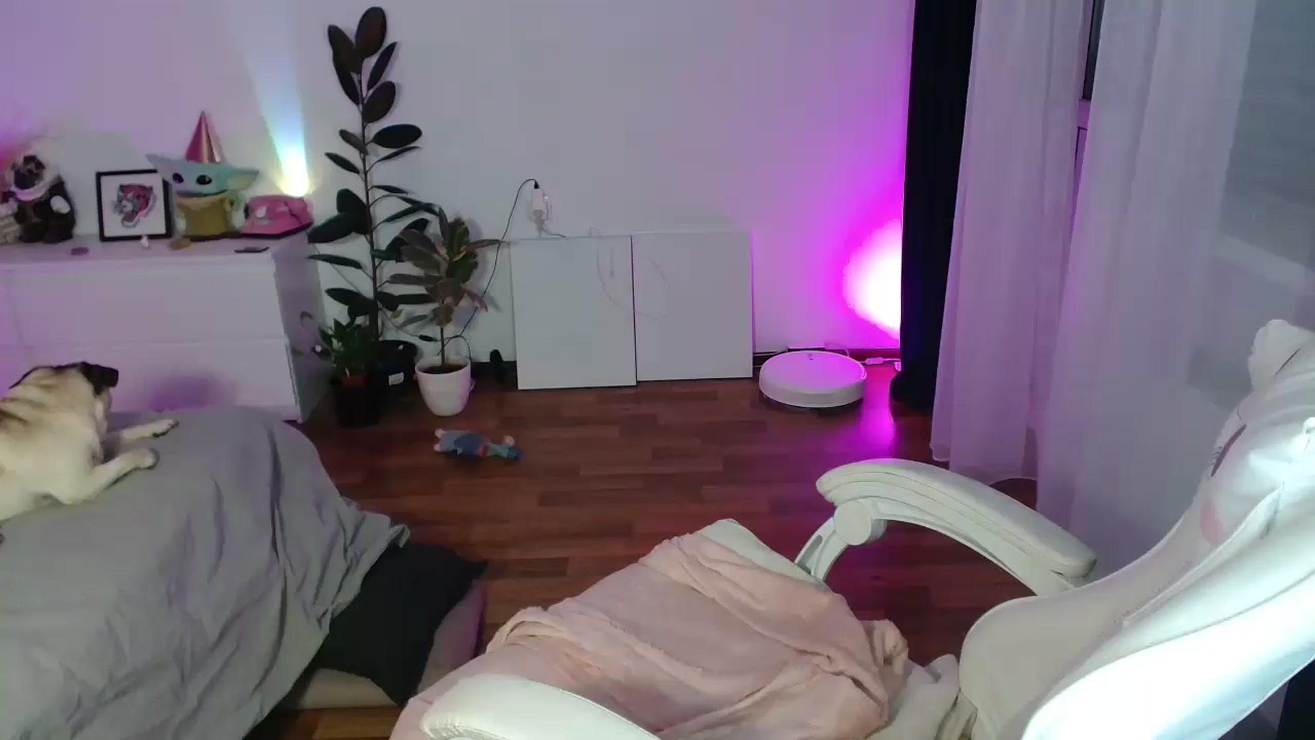 Gallery image thumbnail from FunnyMinni's myfreecams stream on, 05/07/2026, 21:26 image 13 of 20