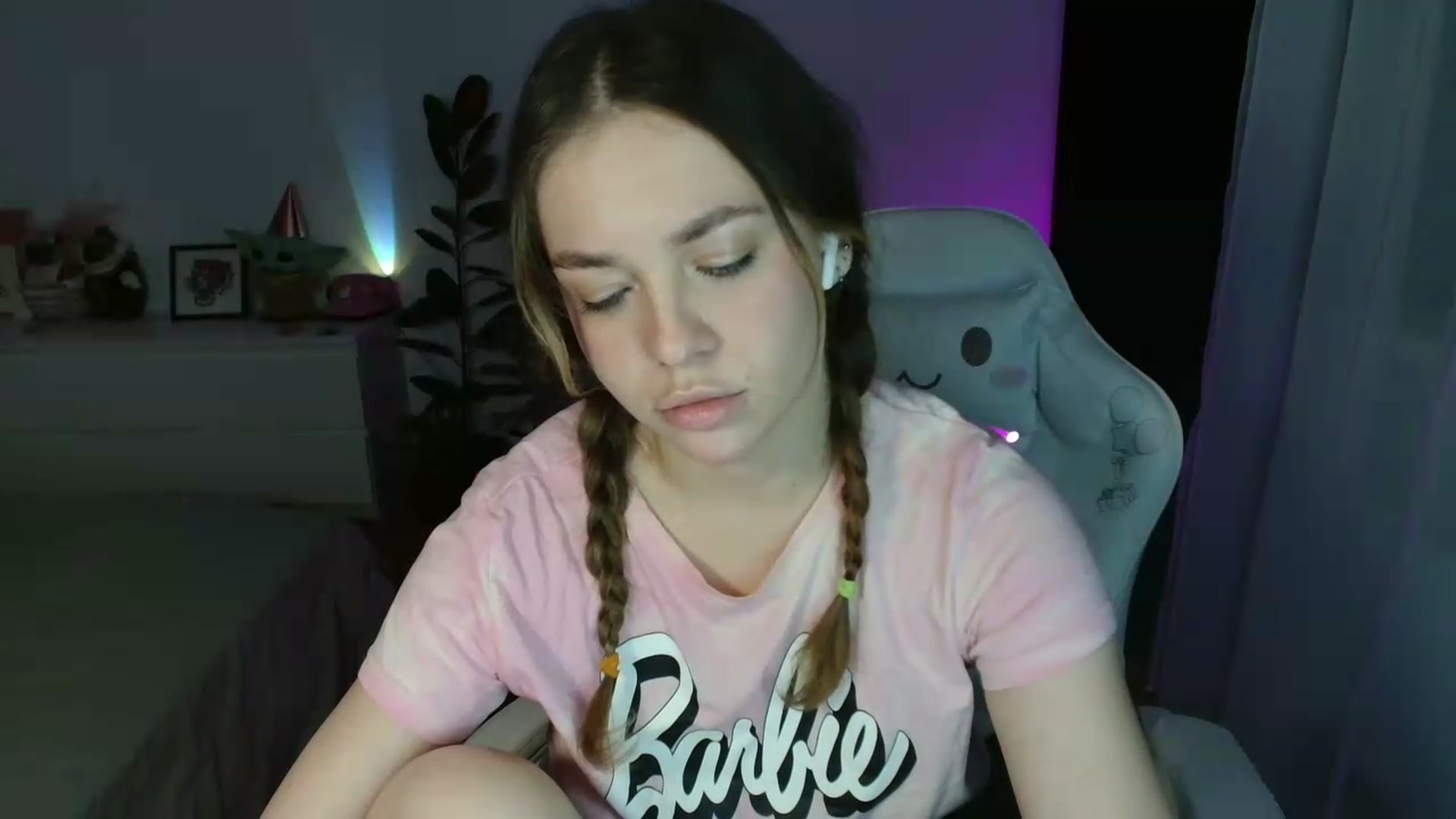 Gallery image thumbnail from FunnyMinni's myfreecams stream on, 05/14/2026, 20:20 image 12 of 20