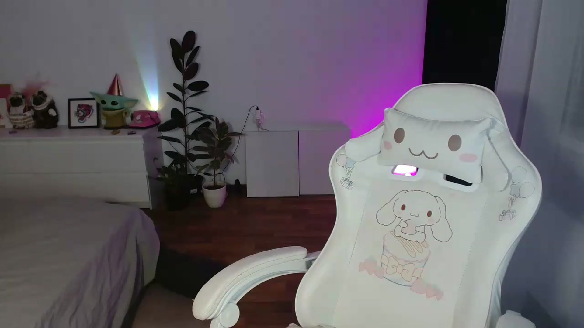 Gallery image thumbnail from FunnyMinni's myfreecams stream on, 05/14/2026, 20:20 image 9 of 20