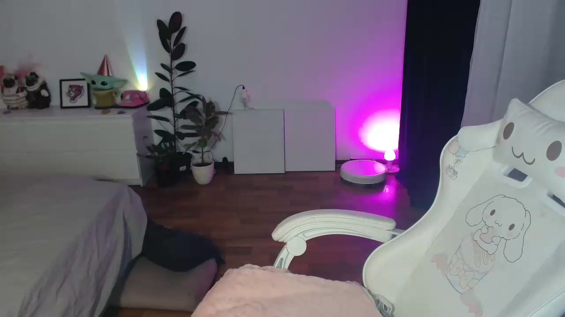 Gallery image thumbnail from FunnyMinni's myfreecams stream on, 05/14/2026, 20:20 image 6 of 20