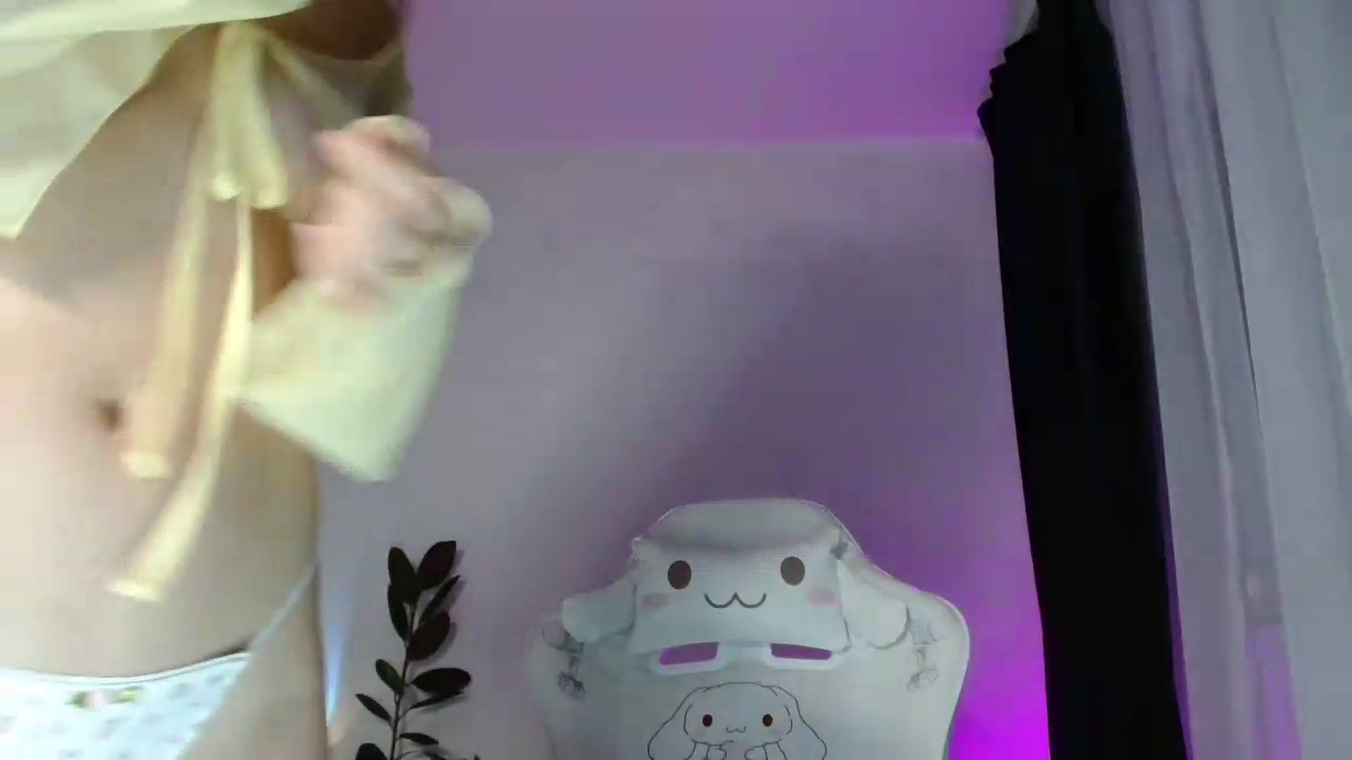 Gallery image thumbnail from FunnyMinni's myfreecams stream on, 05/17/2026, 20:36 image 11 of 20