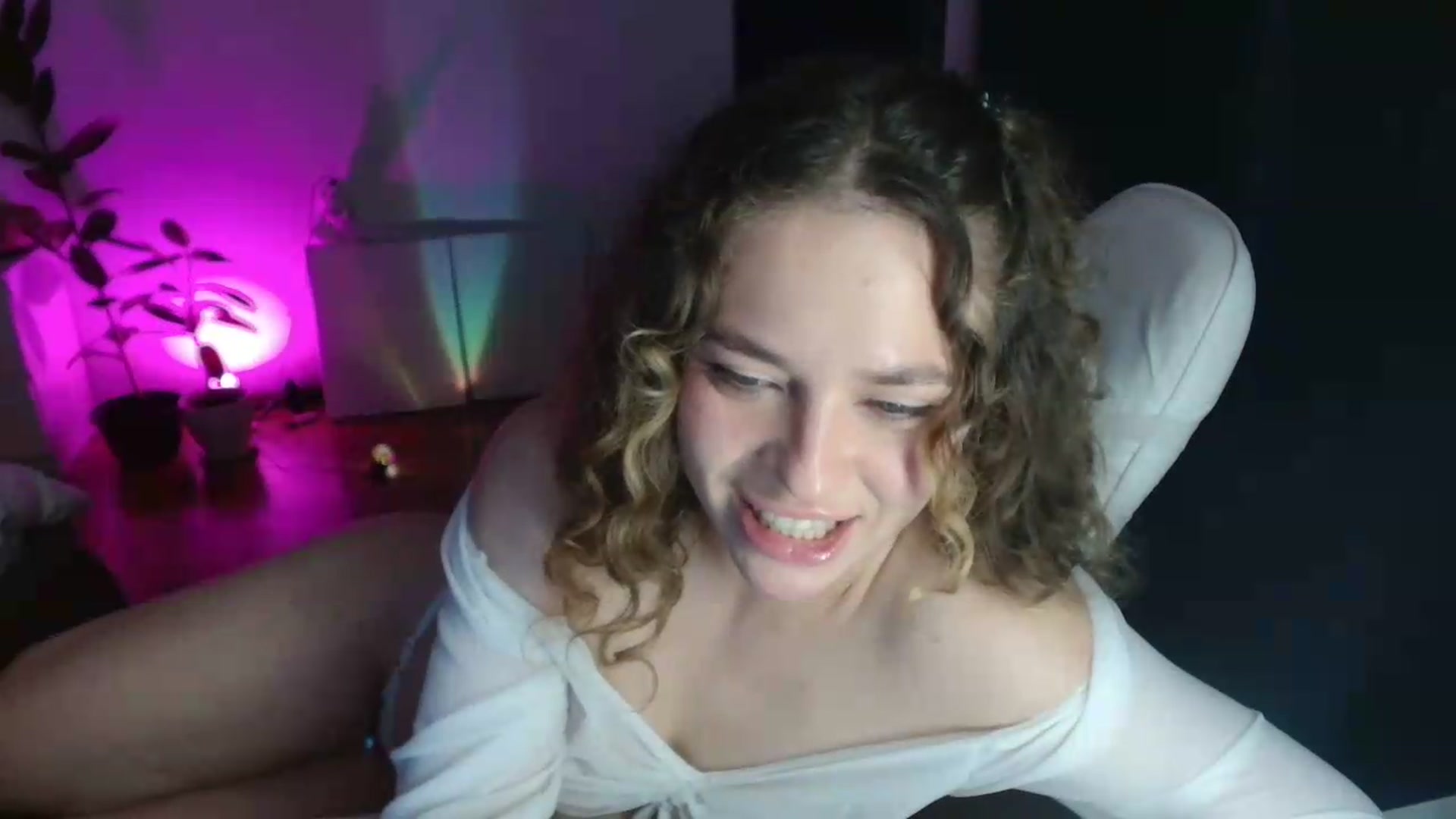 Gallery image thumbnail from FunnyMinni's myfreecams stream on, 05/23/2026, 21:07 image 6 of 20