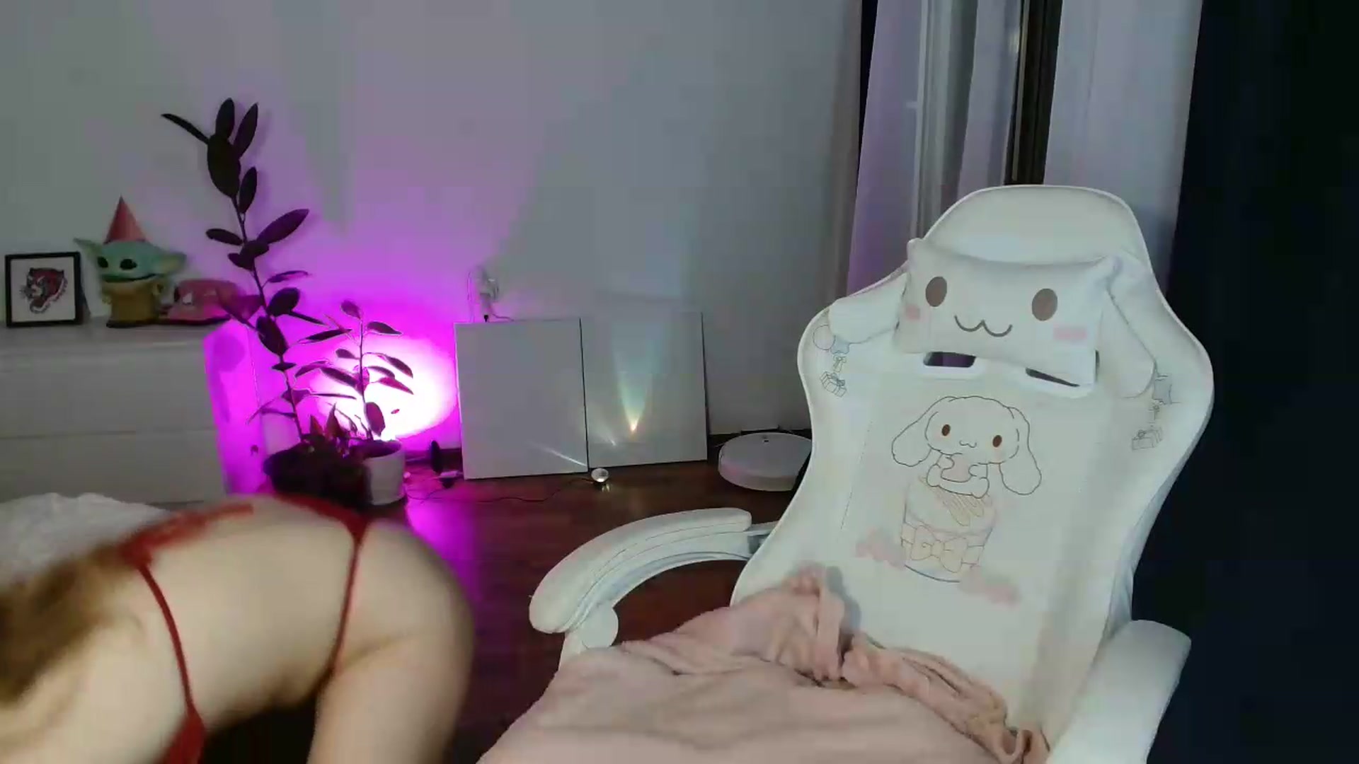 Gallery image thumbnail from FunnyMinni's myfreecams stream on, 05/25/2026, 20:38 image 19 of 20