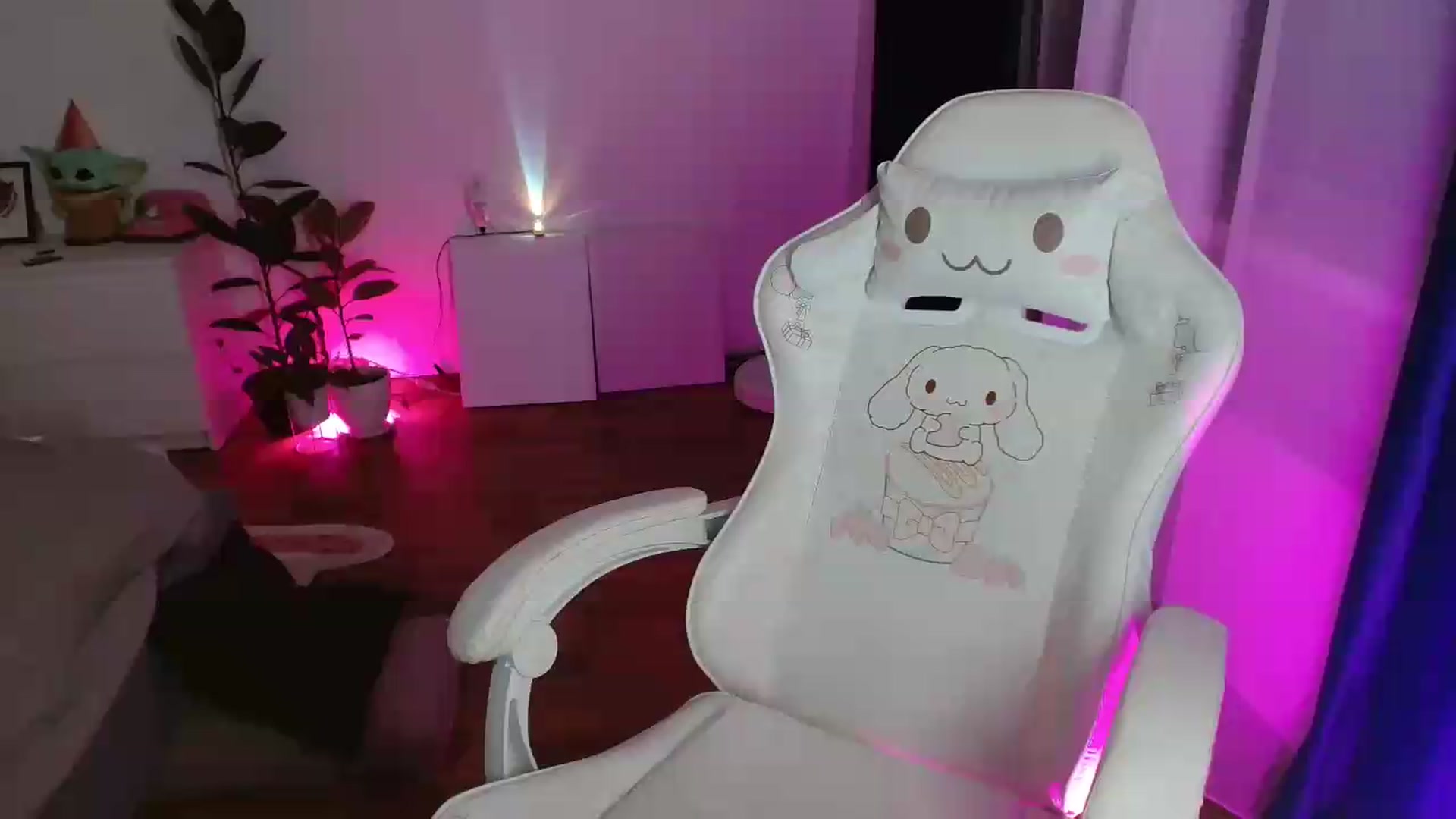Gallery image thumbnail from FunnyMinni's myfreecams stream on, 06/01/2026, 21:05 image 1 of 20