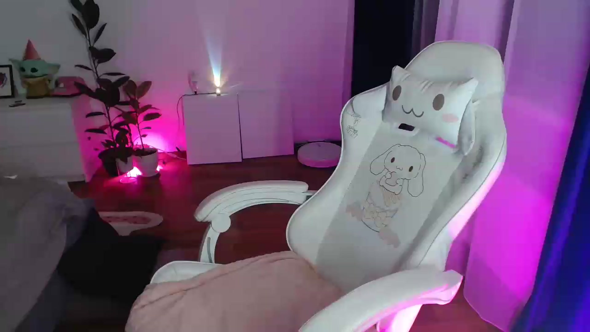 Gallery image thumbnail from FunnyMinni's myfreecams stream on, 06/01/2026, 21:05 image 3 of 20