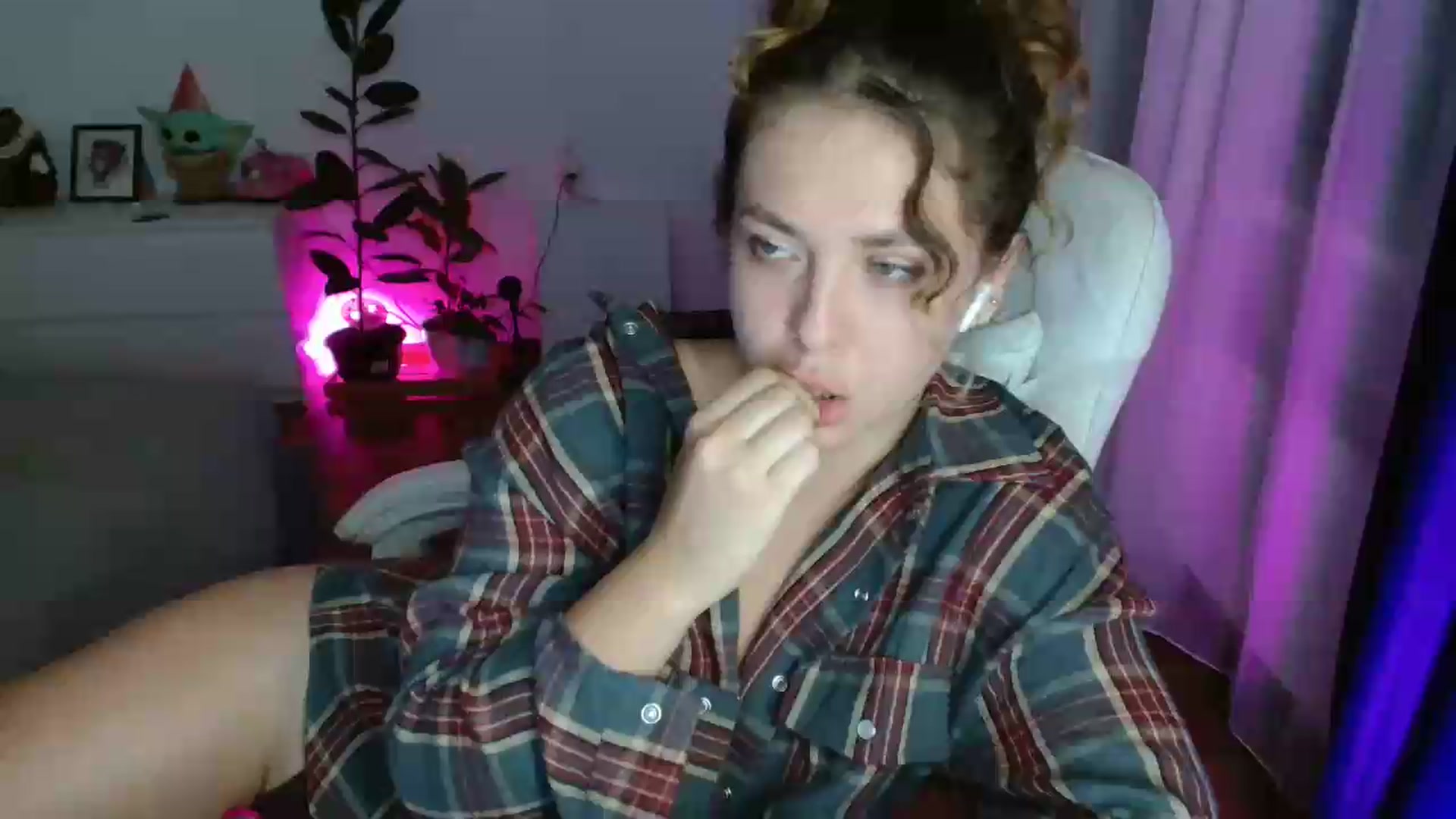 Gallery image thumbnail from FunnyMinni's myfreecams stream on, 06/13/2026, 20:17 image 13 of 20