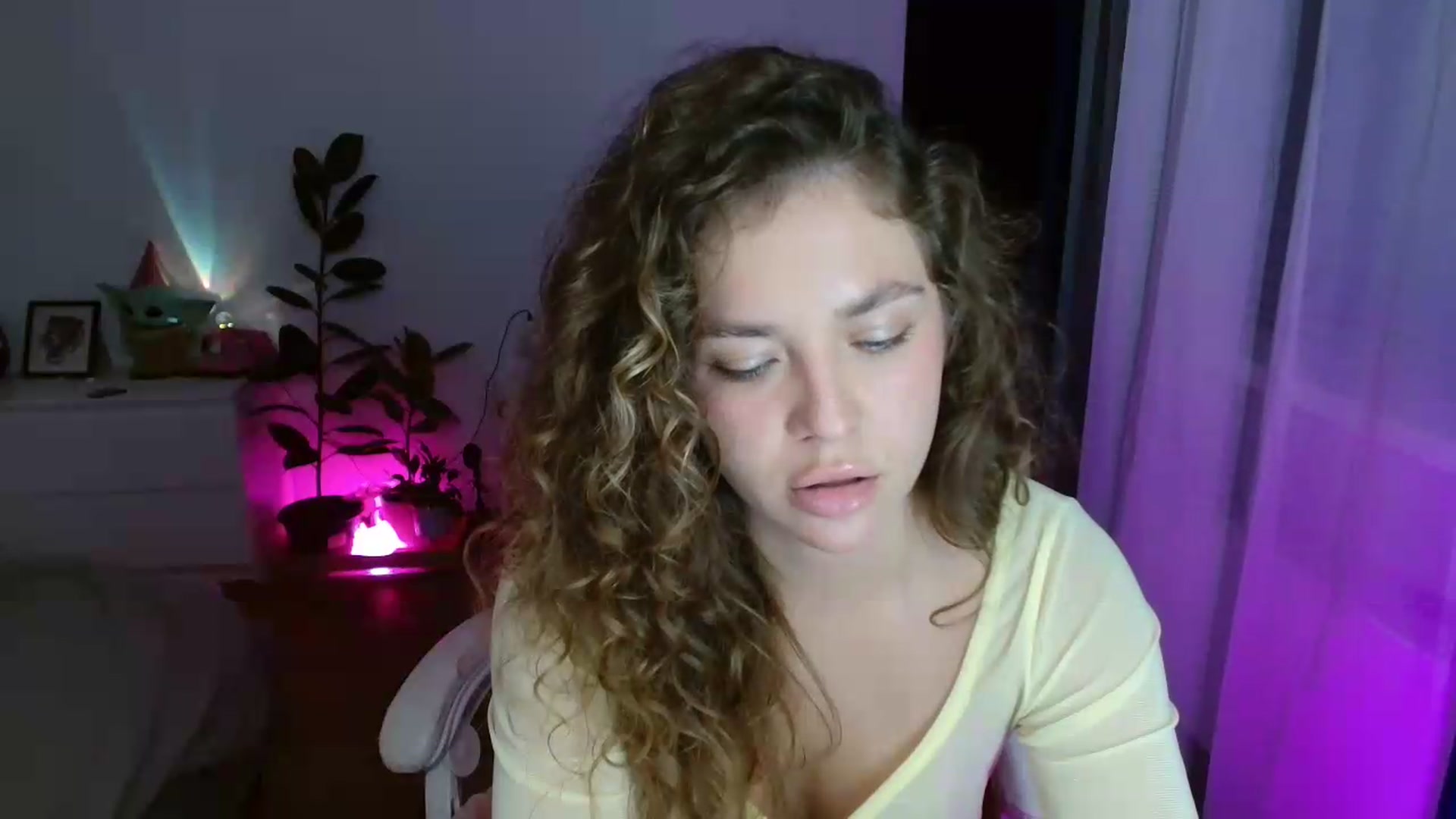 Gallery image thumbnail from FunnyMinni's myfreecams stream on, 06/14/2026, 20:10 image 9 of 20
