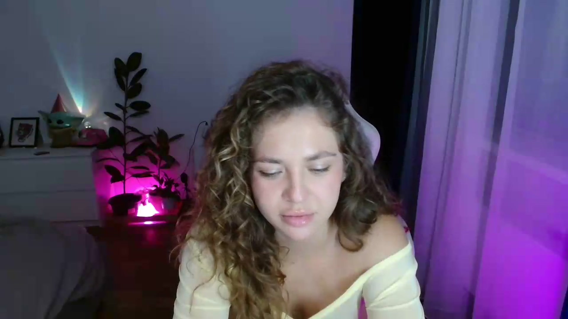Gallery image thumbnail from FunnyMinni's myfreecams stream on, 06/14/2026, 20:10 image 6 of 20