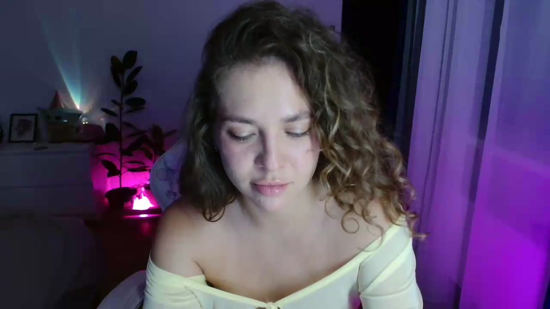 Gallery image thumbnail from FunnyMinni's myfreecams stream on, 06/14/2026, 20:10 image 5 of 20