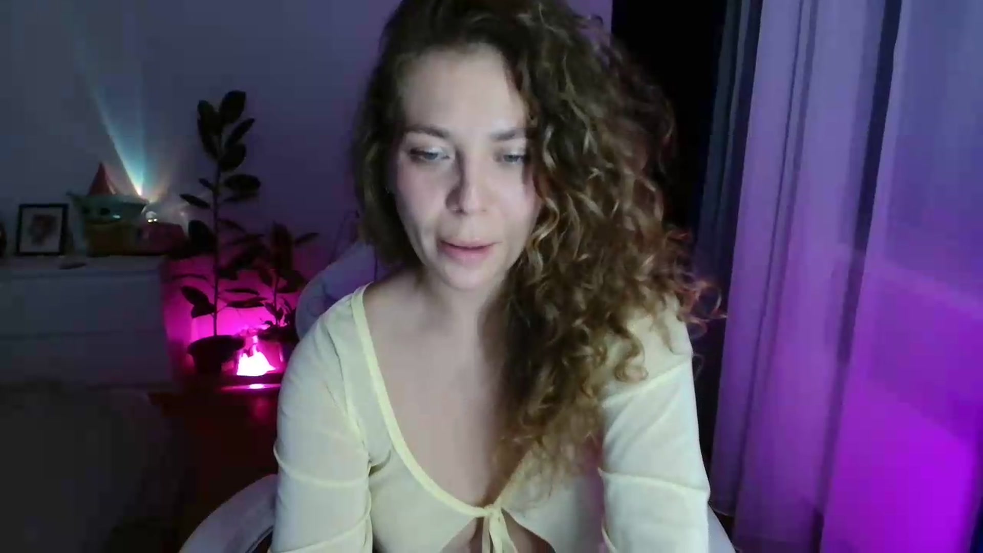 Gallery image thumbnail from FunnyMinni's myfreecams stream on, 06/14/2026, 20:10 image 4 of 20