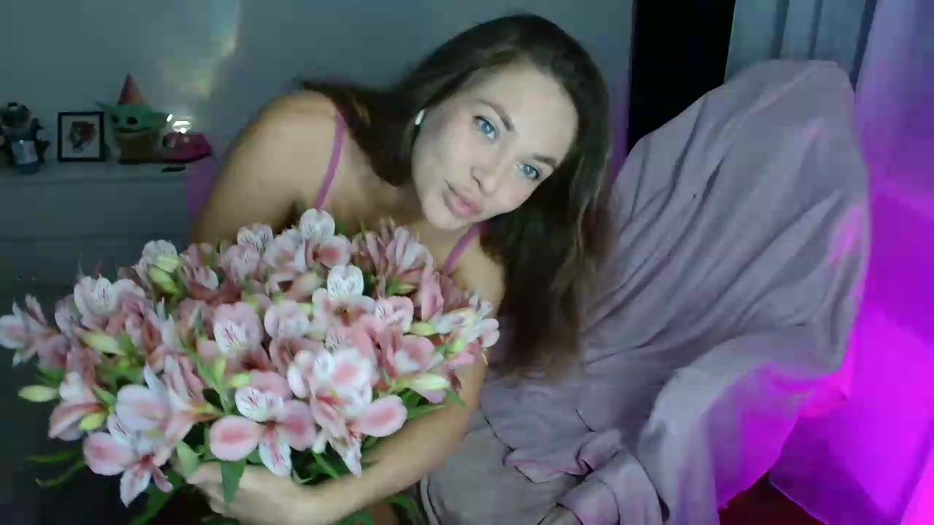 Gallery image thumbnail from FunnyMinni's myfreecams stream on, 06/18/2026, 18:53 image 5 of 20