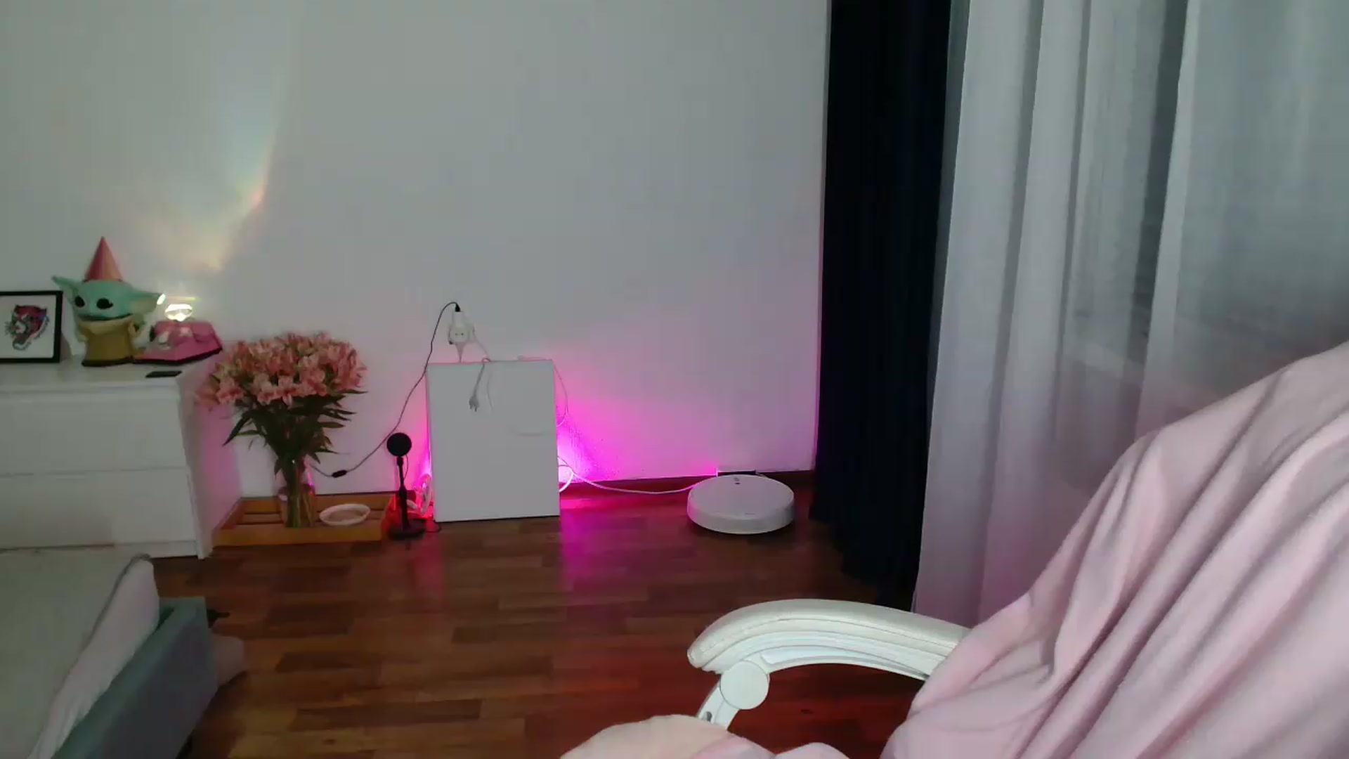 Gallery image thumbnail from FunnyMinni's myfreecams stream on, 06/18/2026, 20:23 image 2 of 20