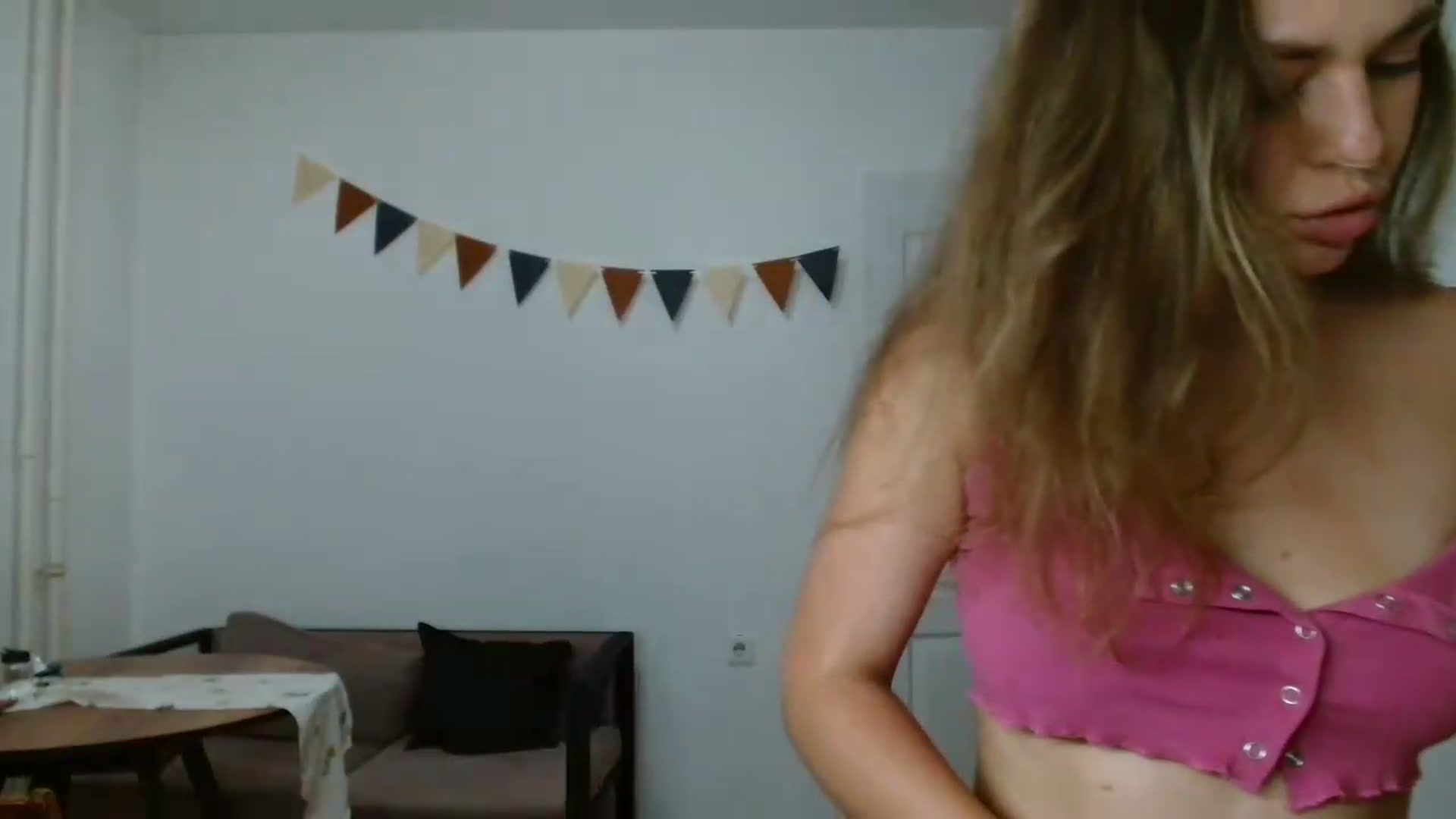 Gallery image thumbnail from FunnyMinni's myfreecams stream on, 06/18/2026, 20:23 image 14 of 20