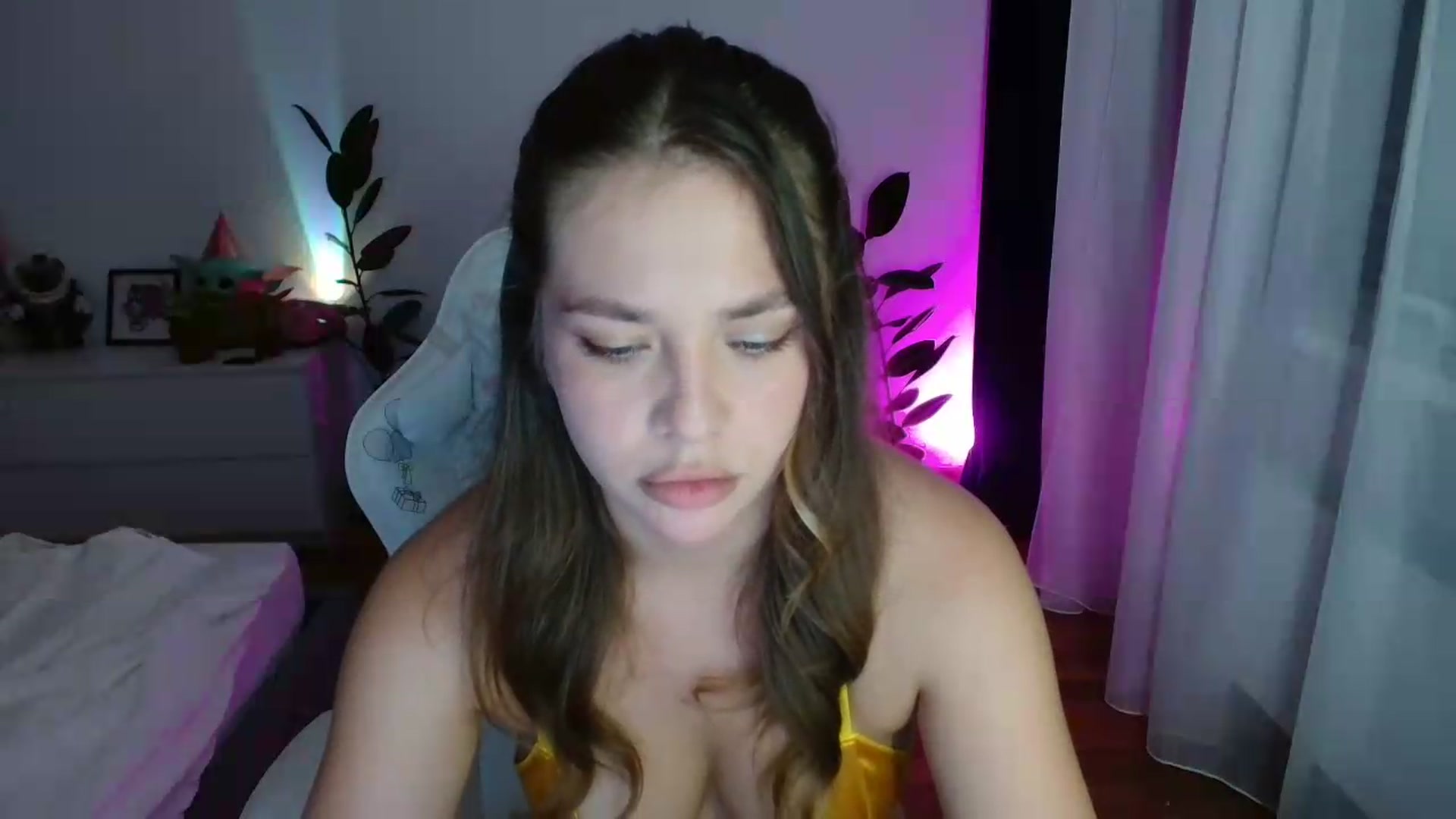 Gallery image thumbnail from FunnyMinni's myfreecams stream on, 06/28/2026, 20:47 image 19 of 20