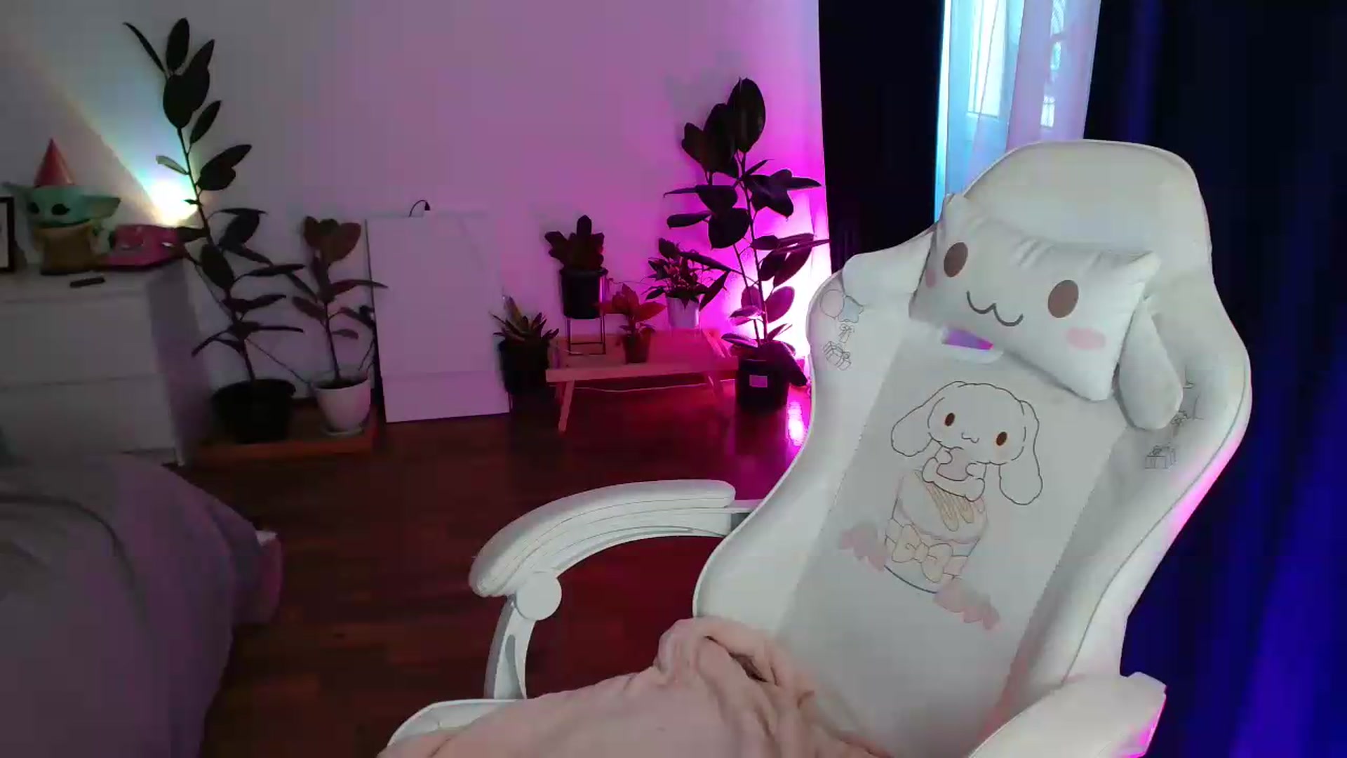 Gallery image thumbnail from FunnyMinni's myfreecams stream on, 07/07/2026, 10:32 image 12 of 20