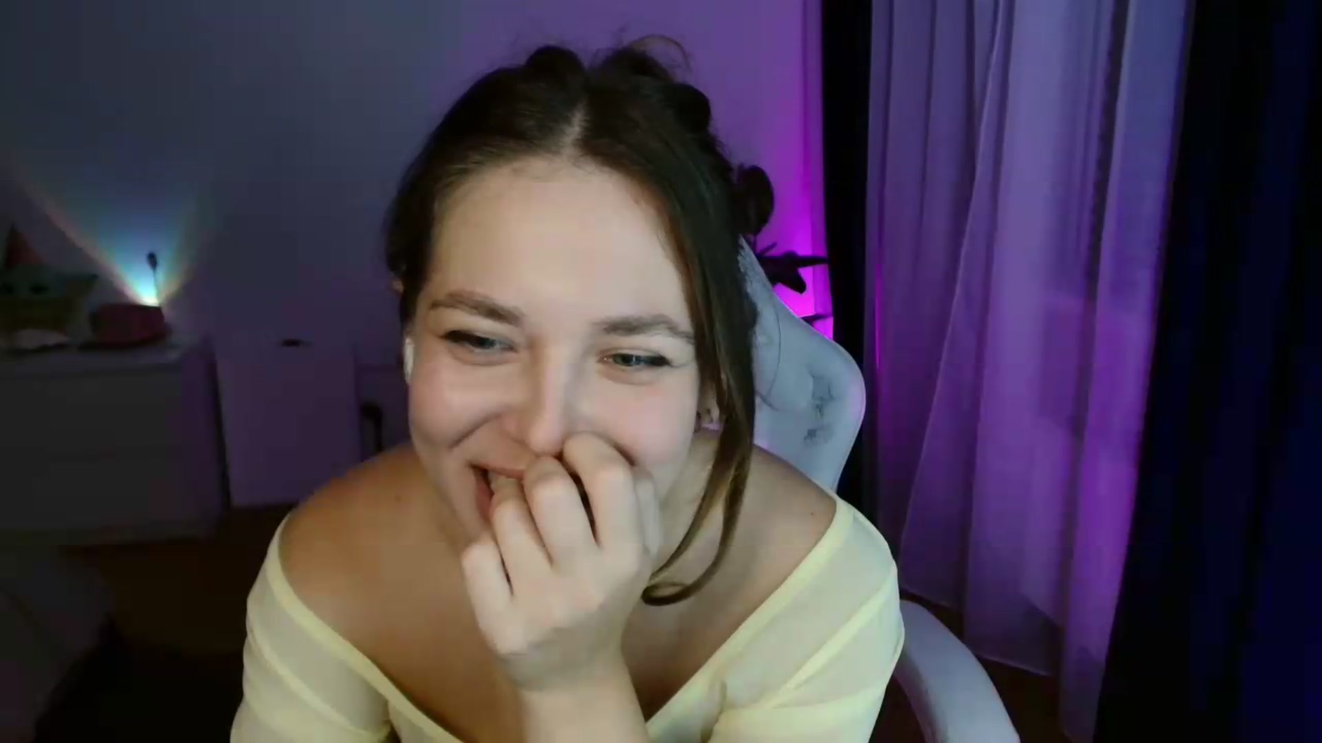 Gallery image thumbnail from FunnyMinni's myfreecams stream on, 07/10/2026, 21:13 image 20 of 20