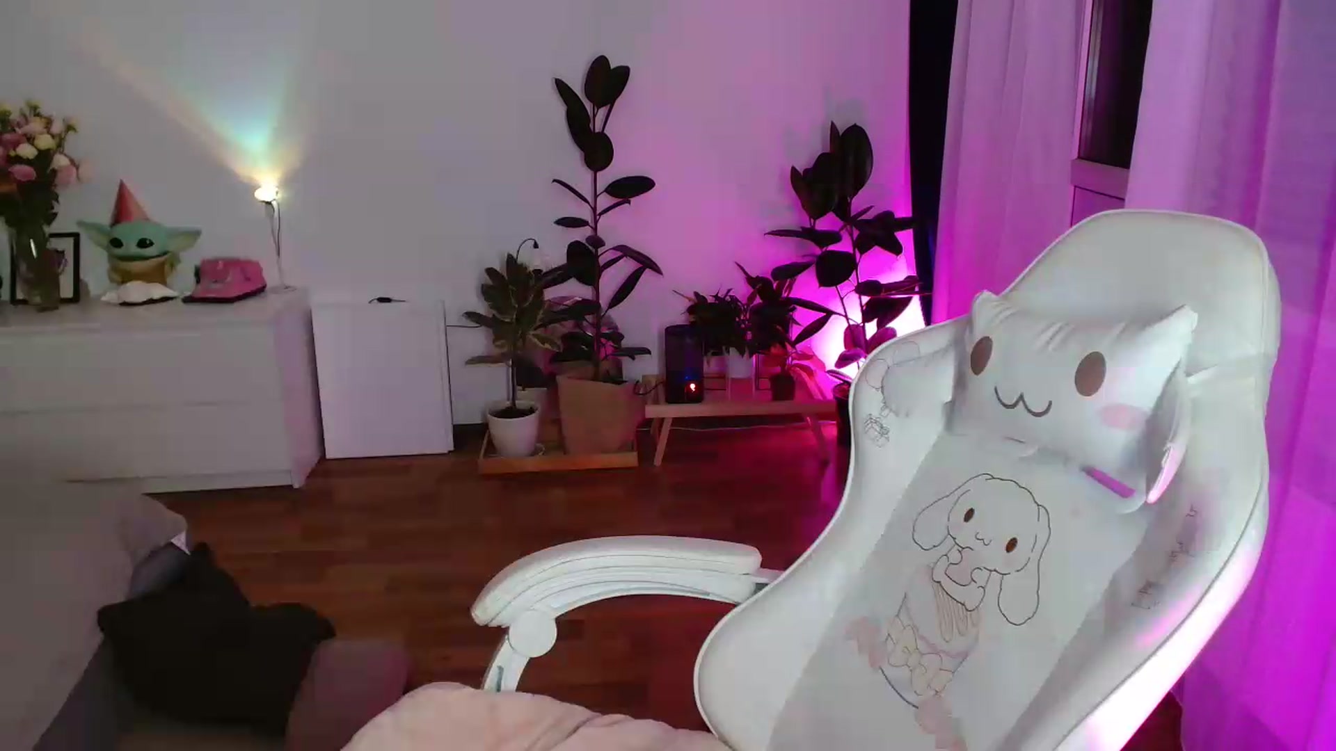 Gallery image thumbnail from FunnyMinni's myfreecams stream on, 07/15/2026, 21:36 image 8 of 20
