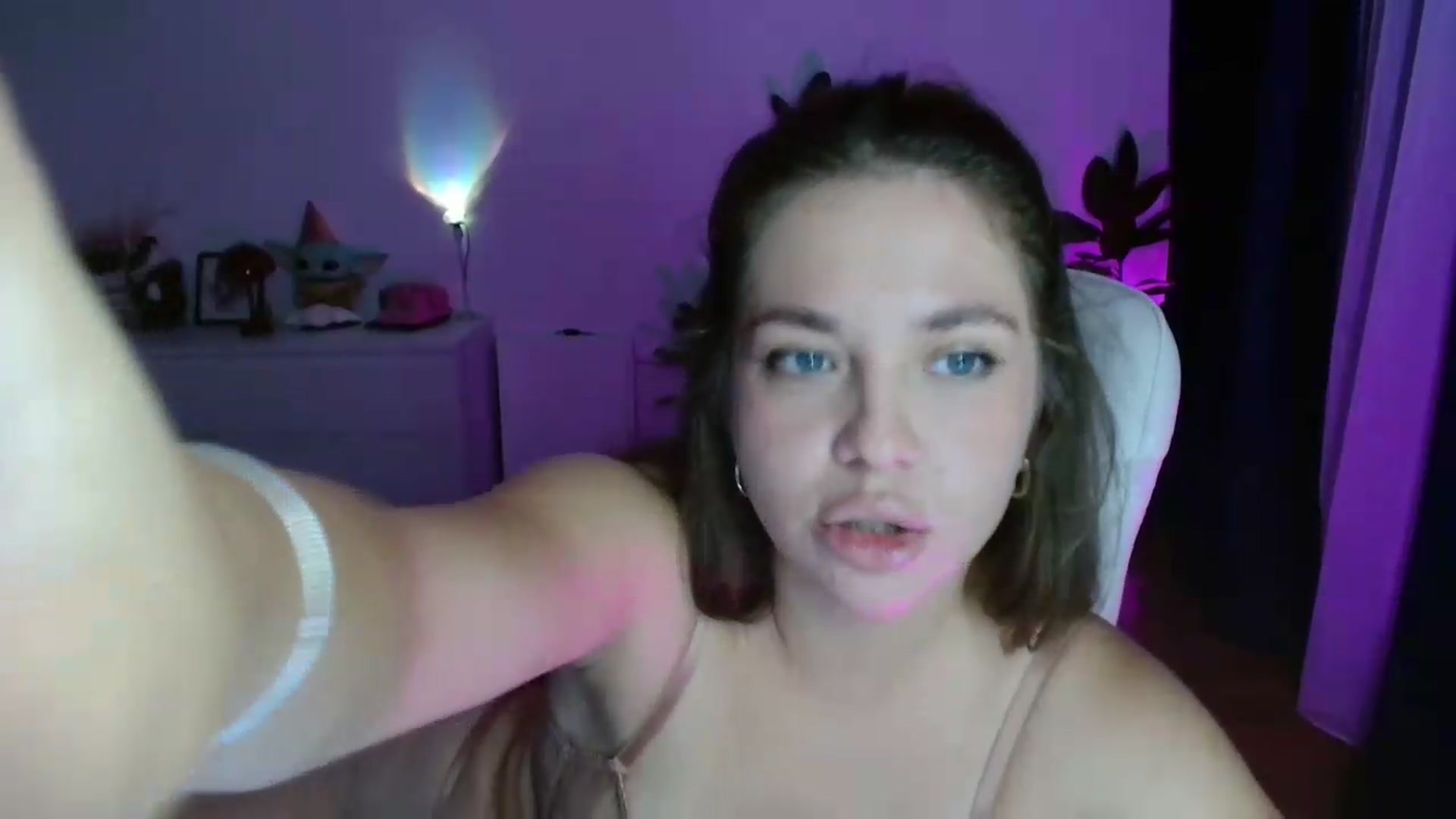 Gallery image thumbnail from FunnyMinni's myfreecams stream on, 07/23/2026, 20:46 image 9 of 20