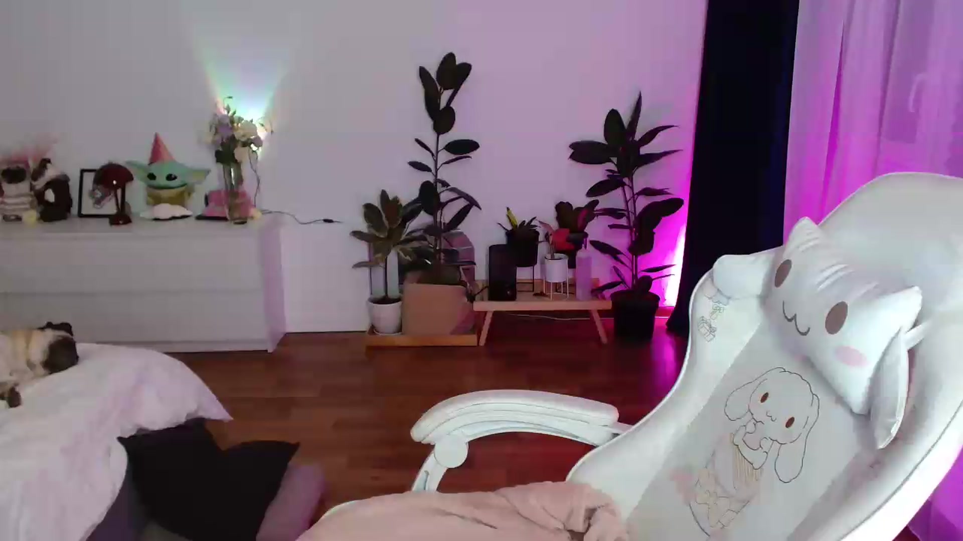 Gallery image thumbnail from FunnyMinni's myfreecams stream on, 07/29/2026, 20:49 image 18 of 20