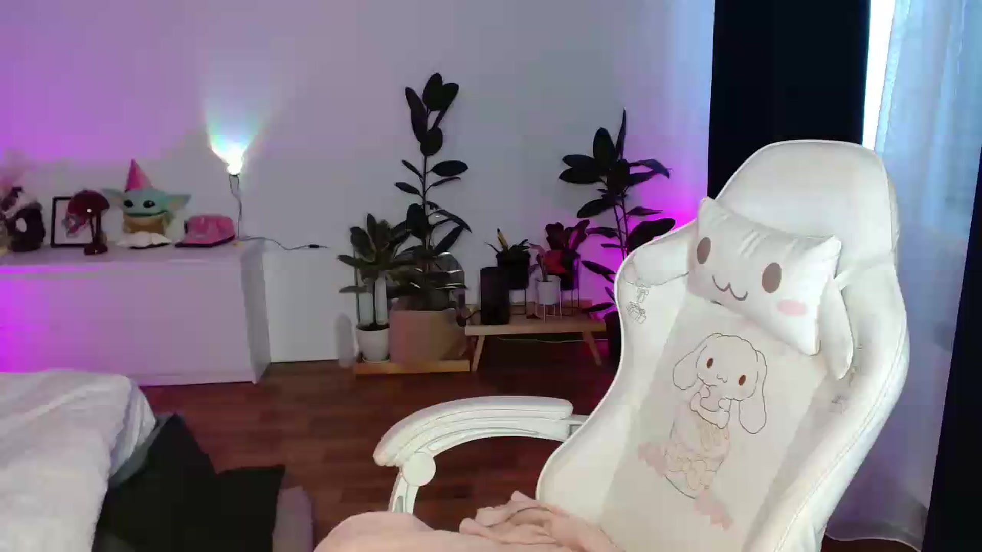 Gallery image thumbnail from FunnyMinni's myfreecams stream on, 08/01/2026, 08:06 image 11 of 20