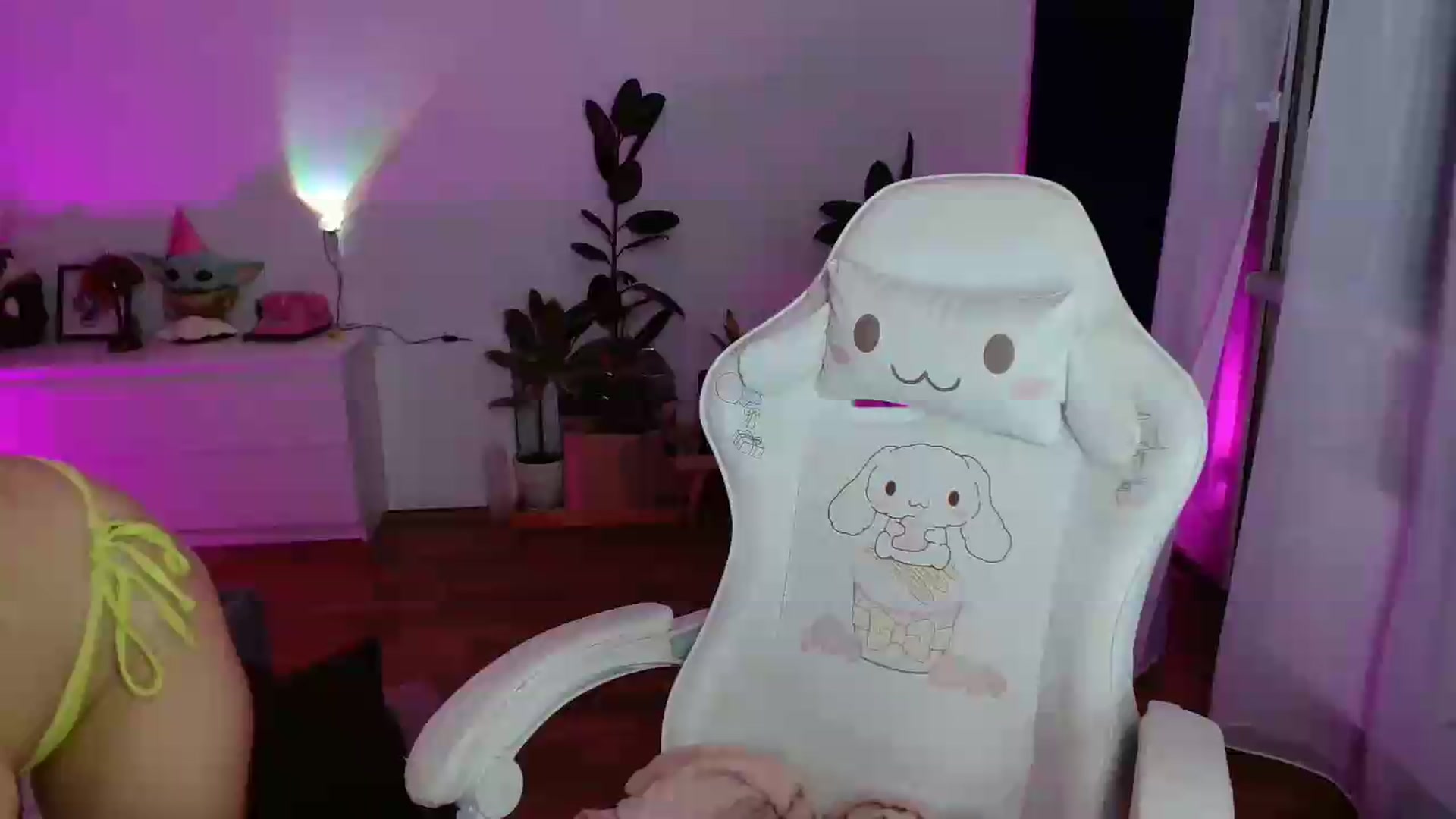 Gallery image thumbnail from FunnyMinni's myfreecams stream on, 08/01/2026, 19:35 image 1 of 20