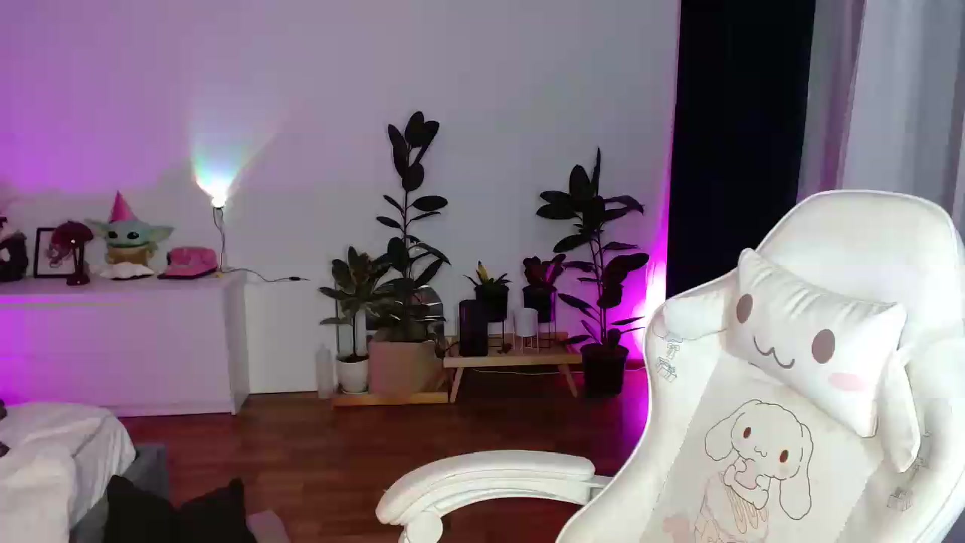 Gallery image thumbnail from FunnyMinni's myfreecams stream on, 08/01/2026, 20:47 image 9 of 20